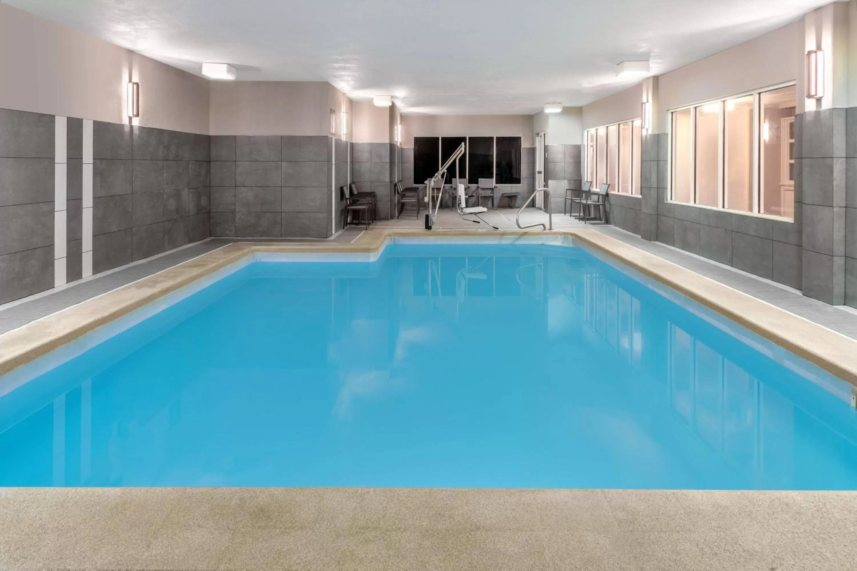 Swimming pool in Residence Inn Indianapolis Downtown on the Canal