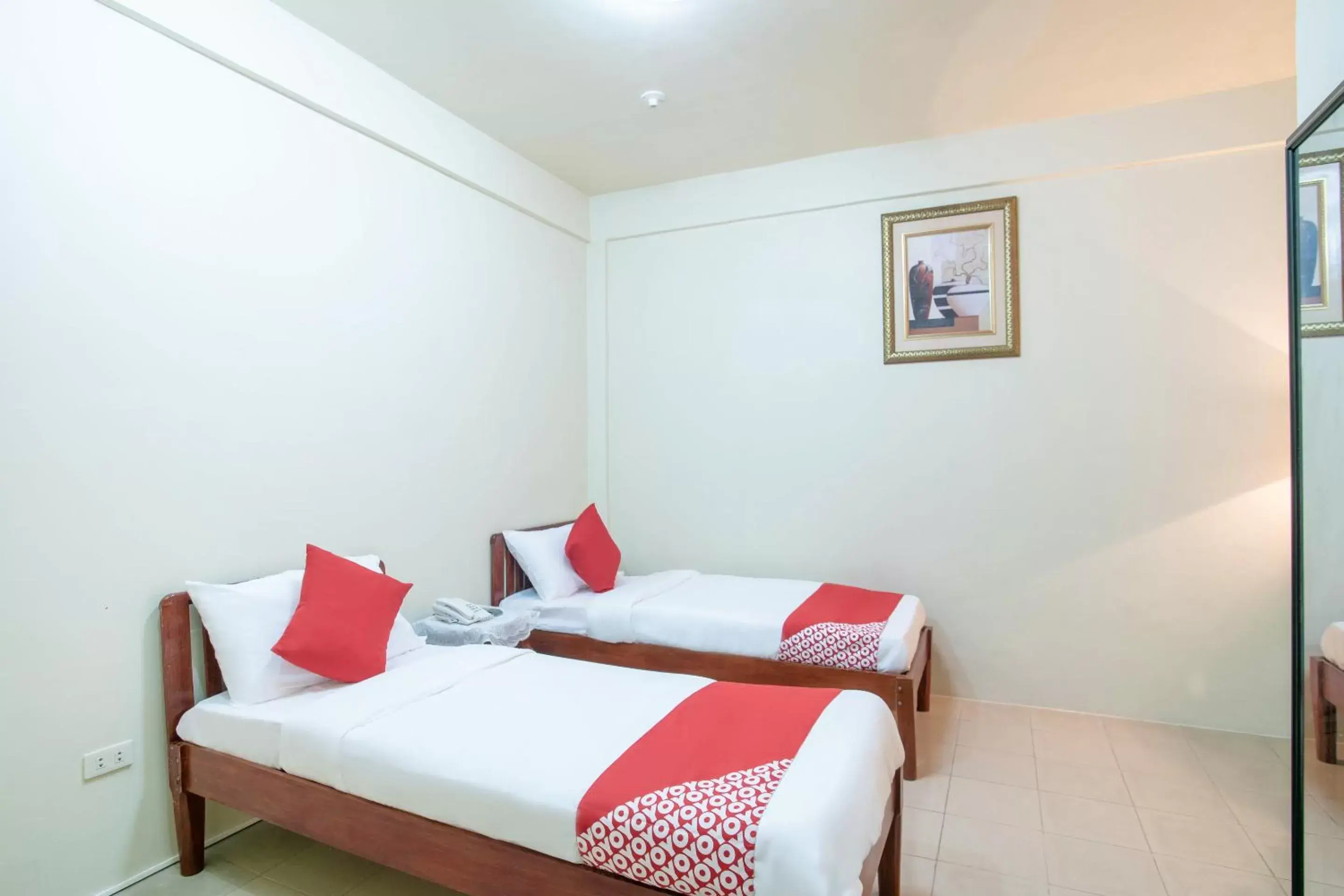 Standard Twin Room in Conrado's Apartelle Standard Twin Room in Conrado's Apartelle