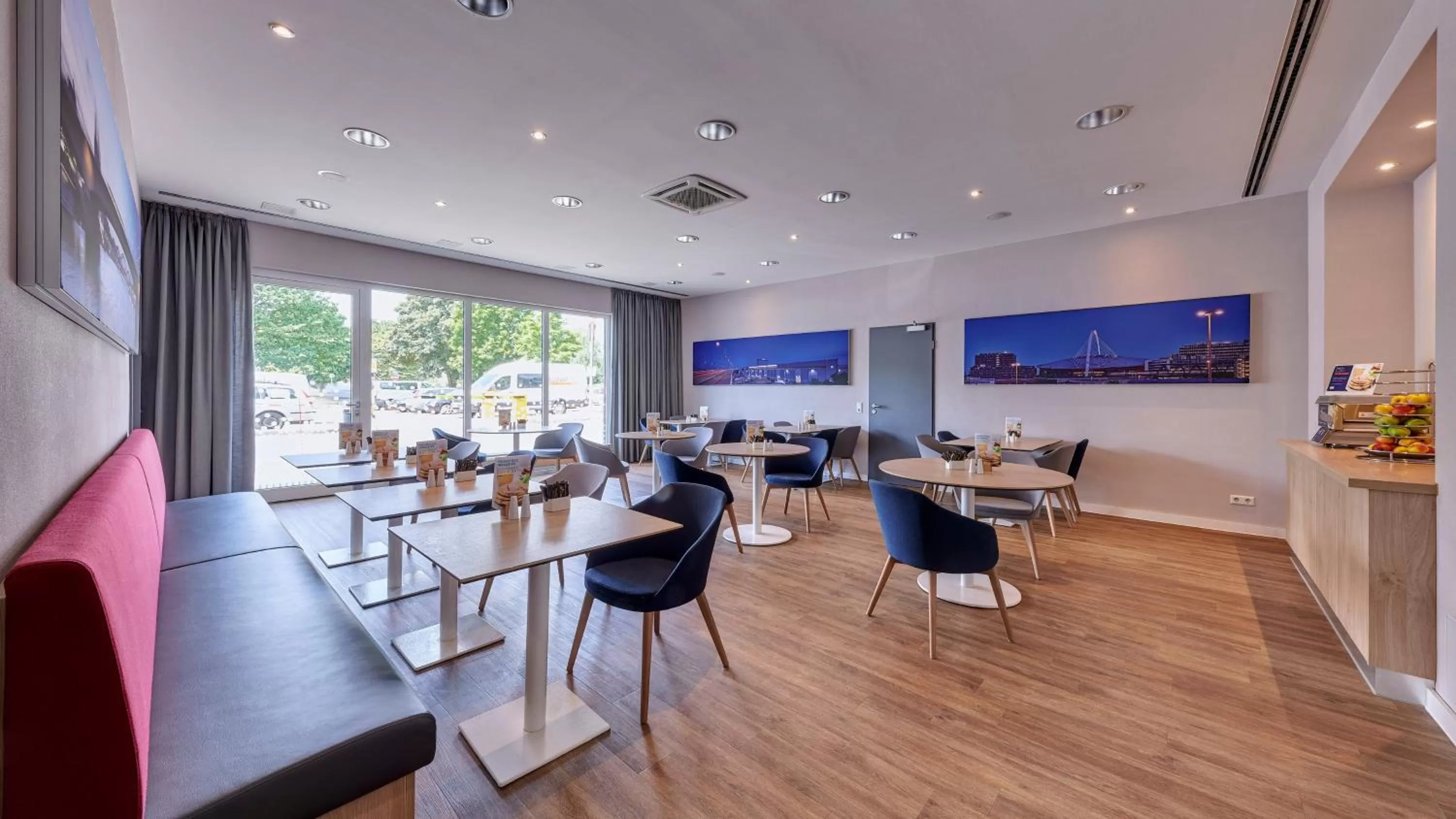 Restaurant/places to eat in Holiday Inn Express Cologne Muelheim by IHG