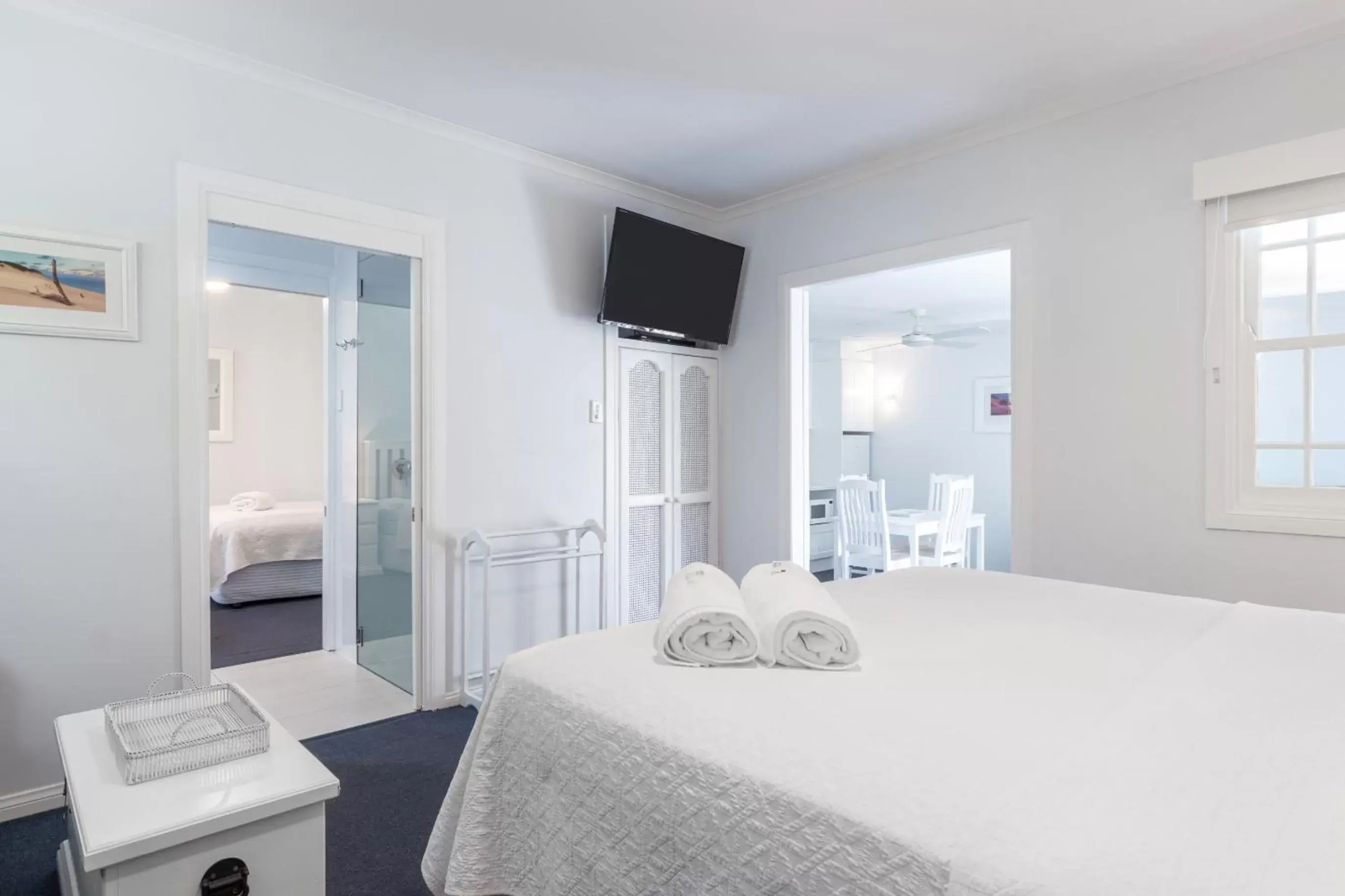 Two-Bedroom Suite in Debbie's Place Two-Bedroom Suite in Debbie's Place