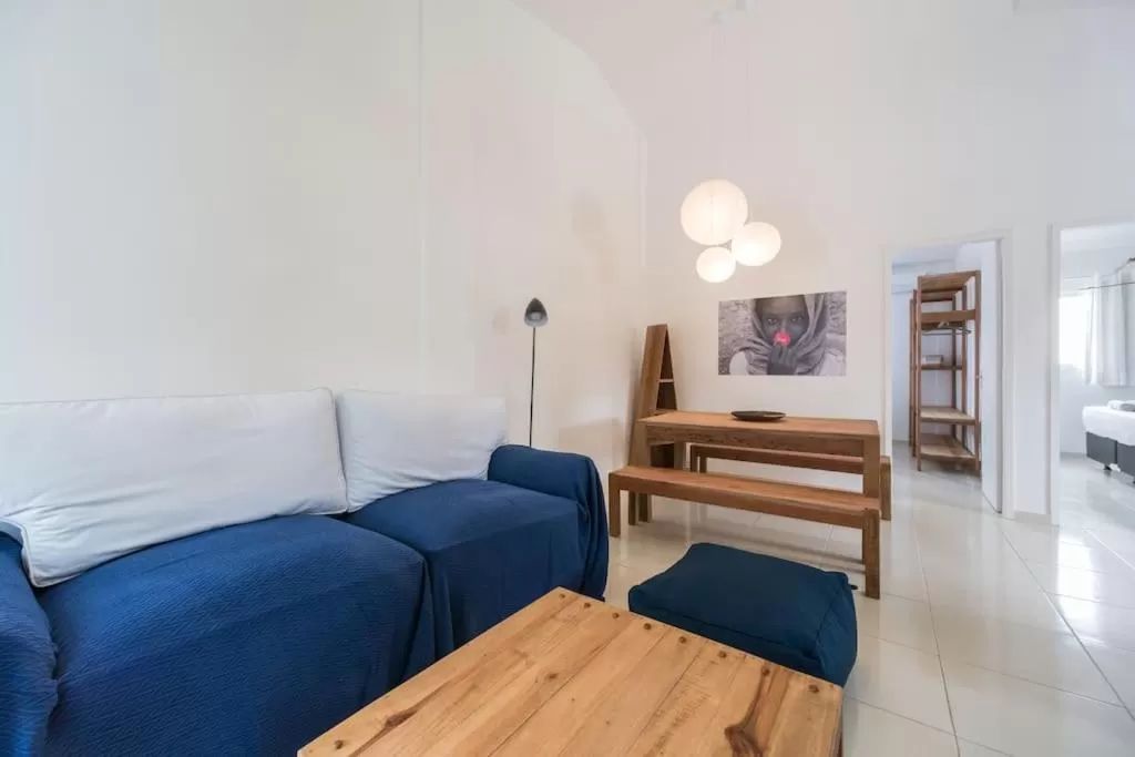 Dining area, Seating Area in Manga Verde Beach Residence