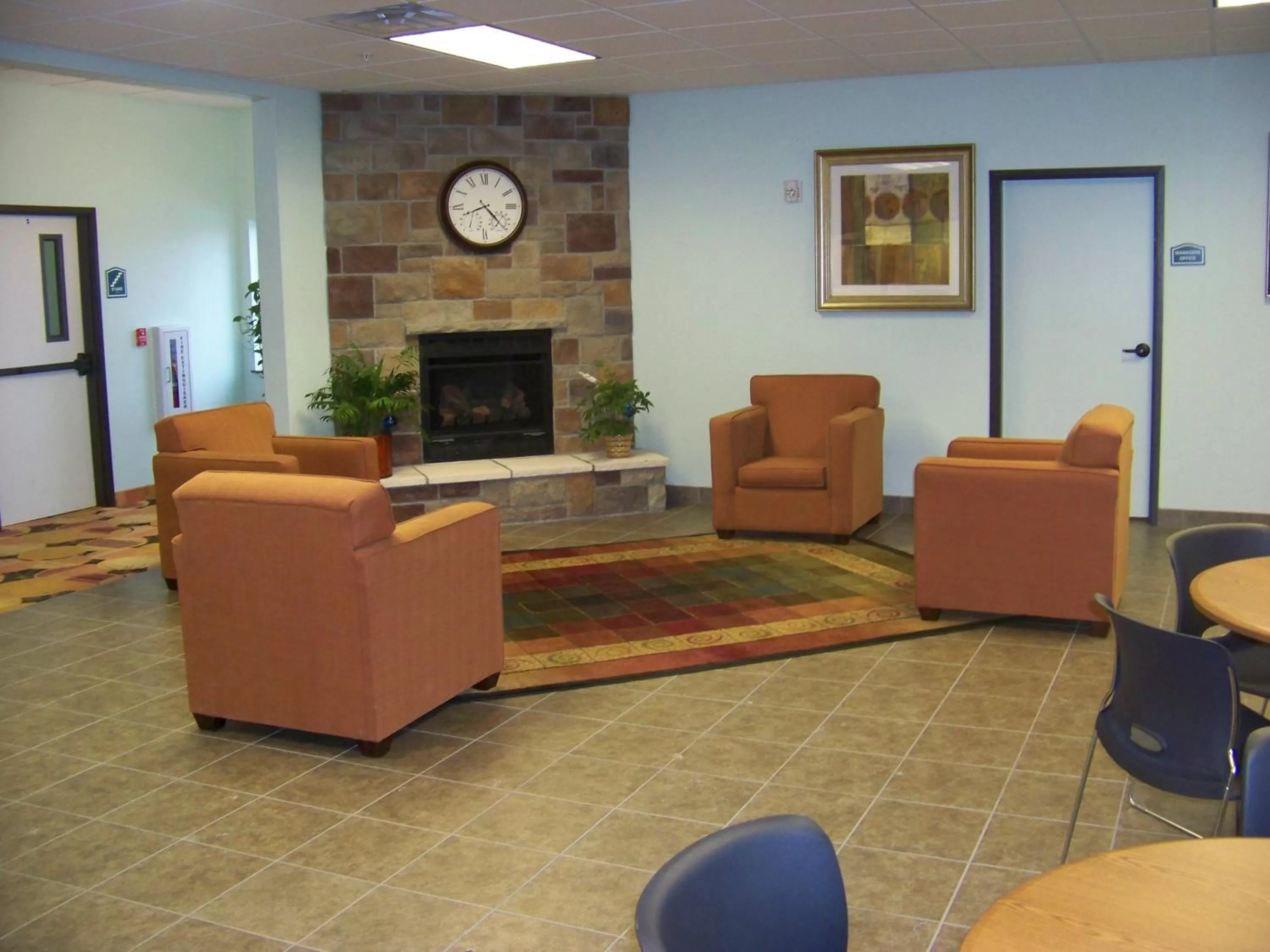 Lobby or reception in Days Inn & Suites by Wyndham Columbus NE