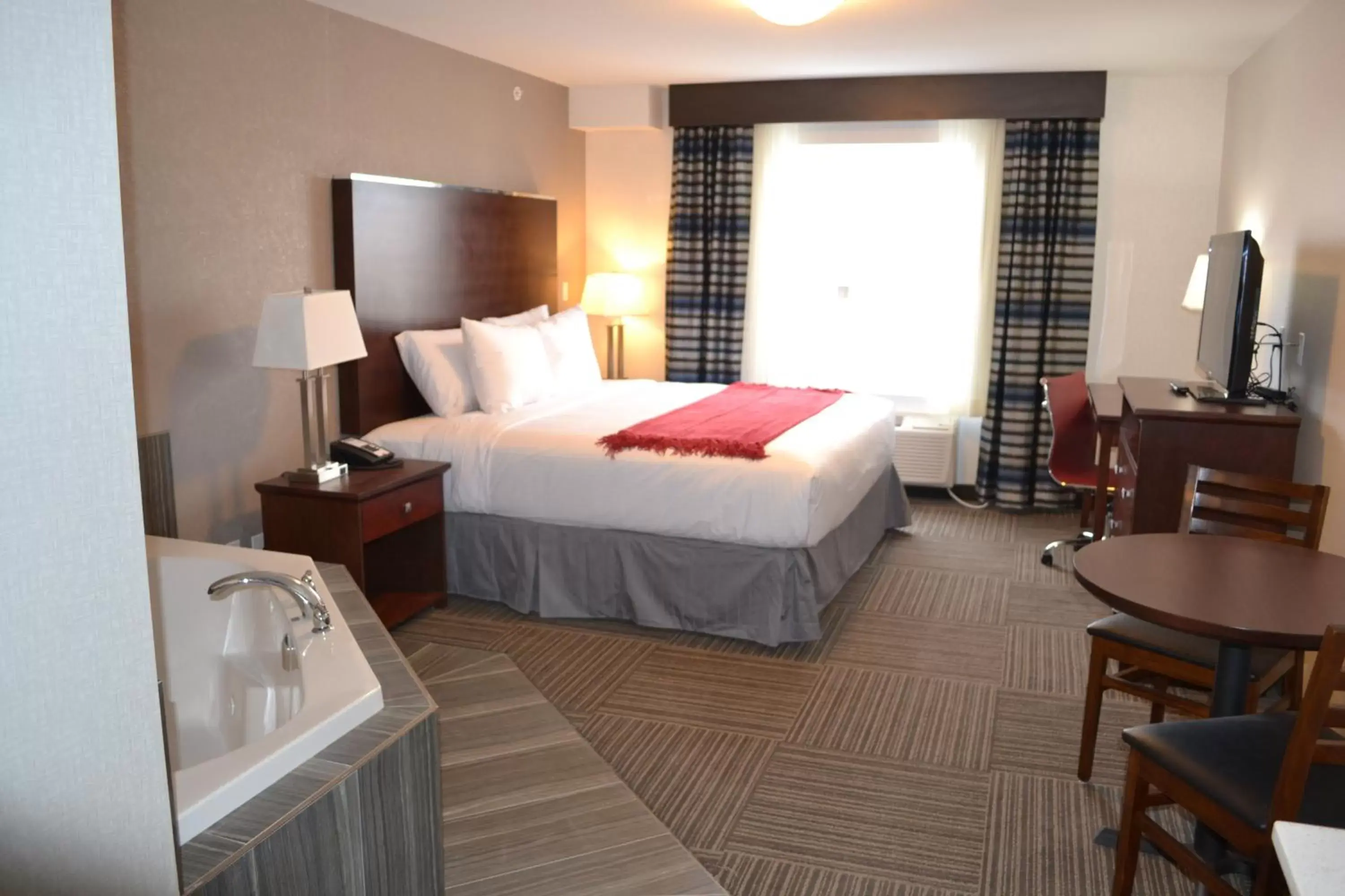 Deluxe King Suite - Non-Smoking in Ramada by Wyndham Moose Jaw Deluxe King Suite - Non-Smoking in Ramada by Wyndham Moose Jaw