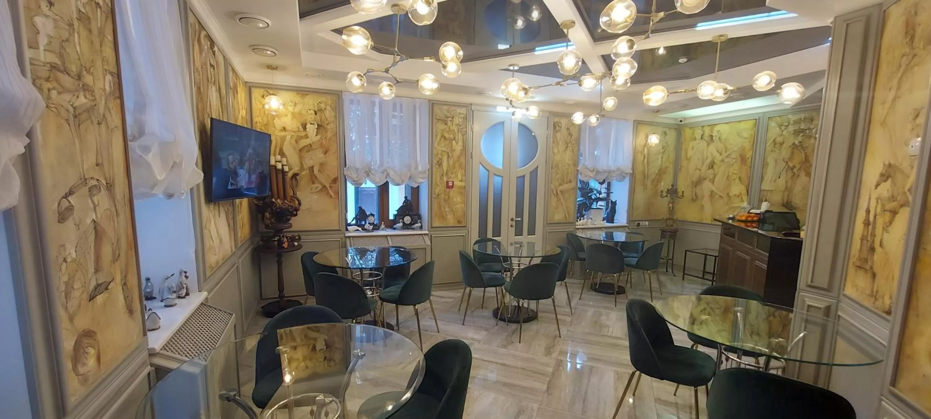 Property building, Restaurant/Places to Eat in Hotel "Mandarin Clubhouse"