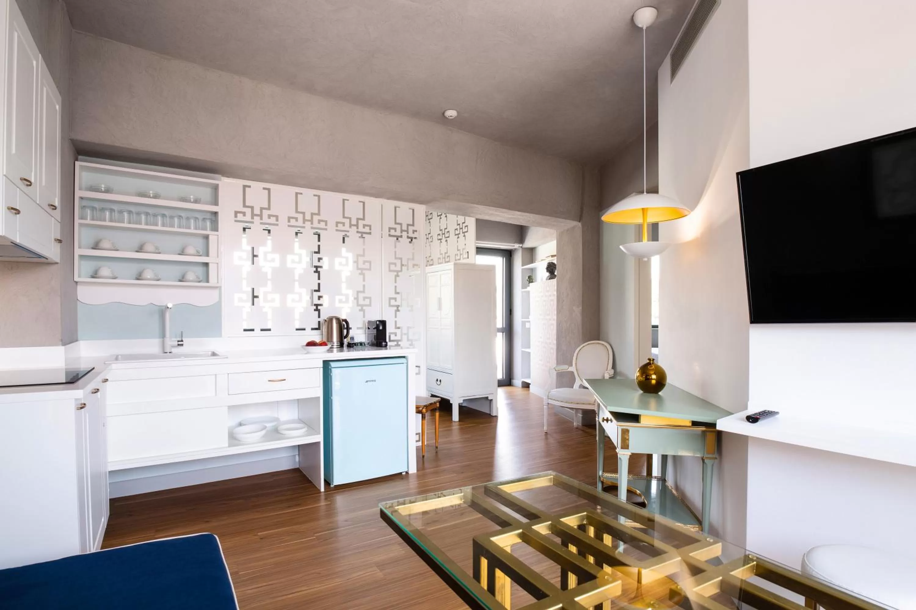 TV and multimedia in Downtown Athens Lofts - The Acropolis Observatory