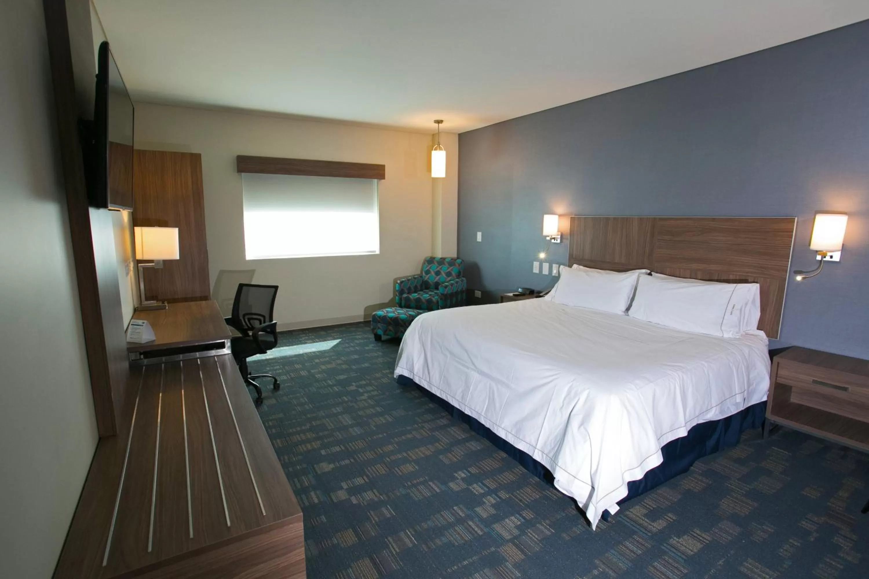 Photo of the whole room, Bed in Holiday Inn Express & Suites Mexicali by IHG