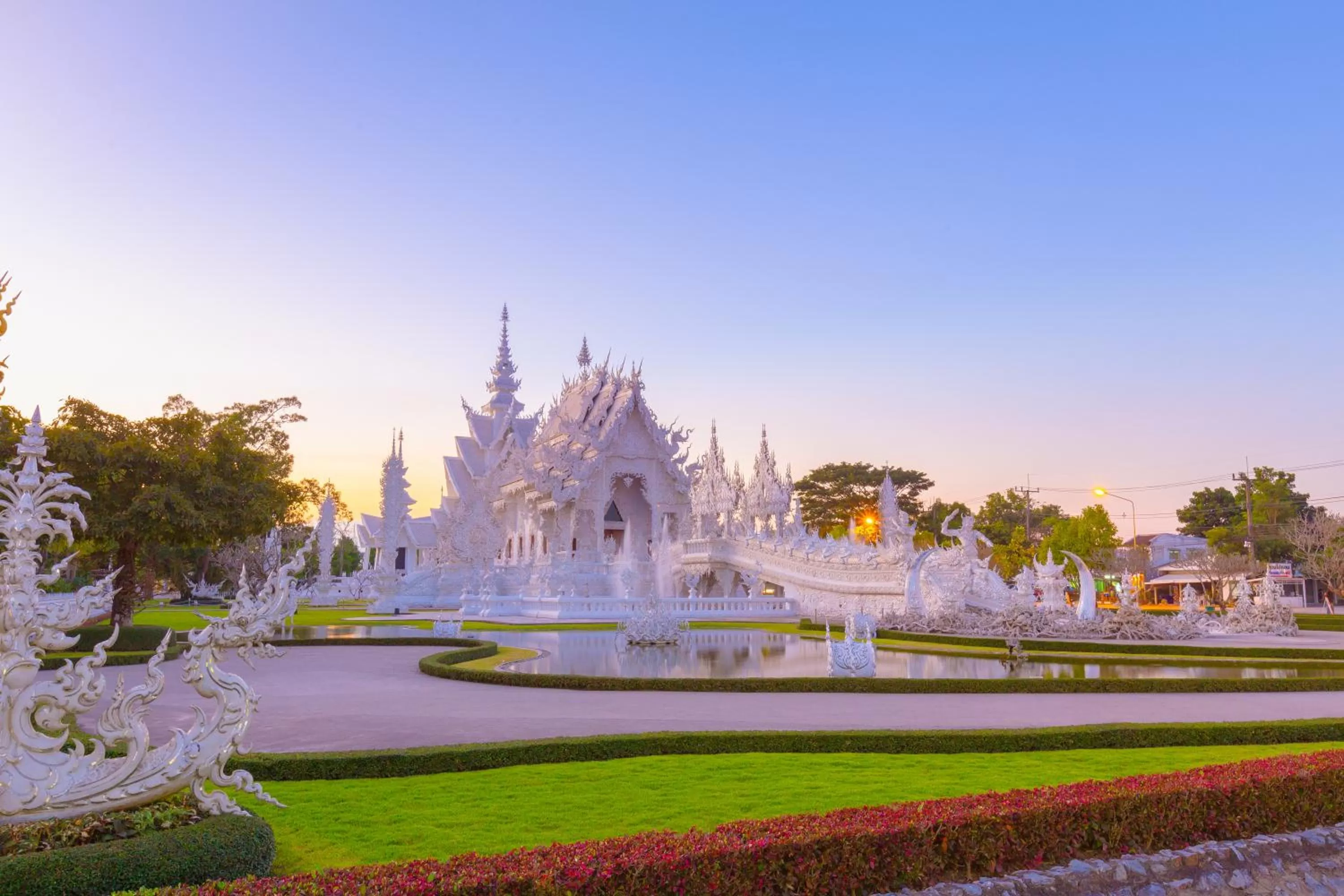 Property building in 777 Food & Bed