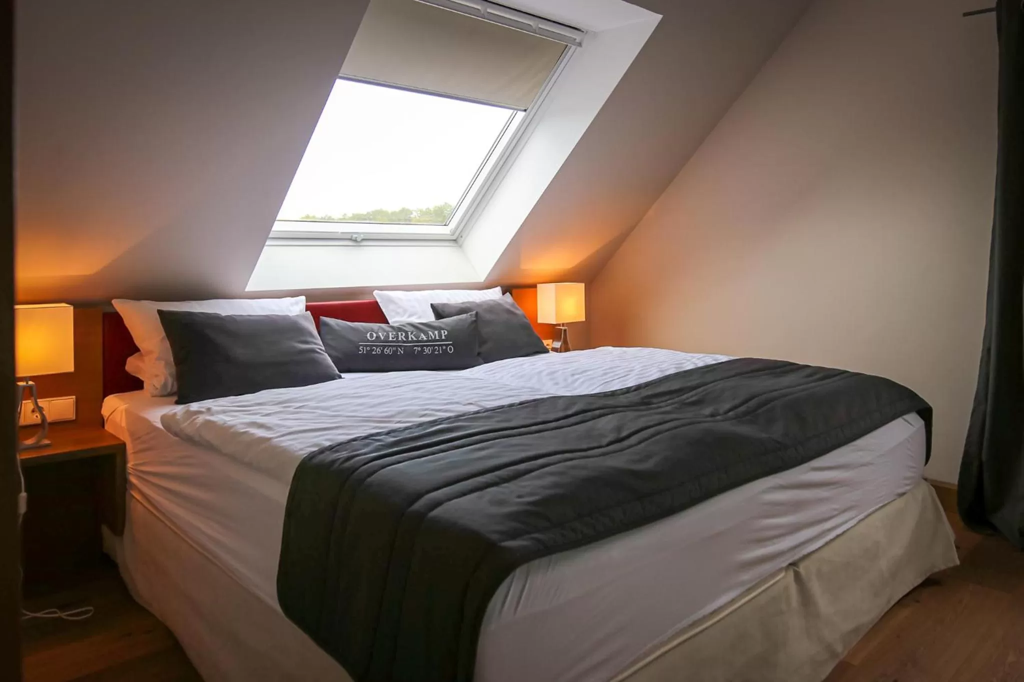 Photo of the whole room, Bed in Overkamp