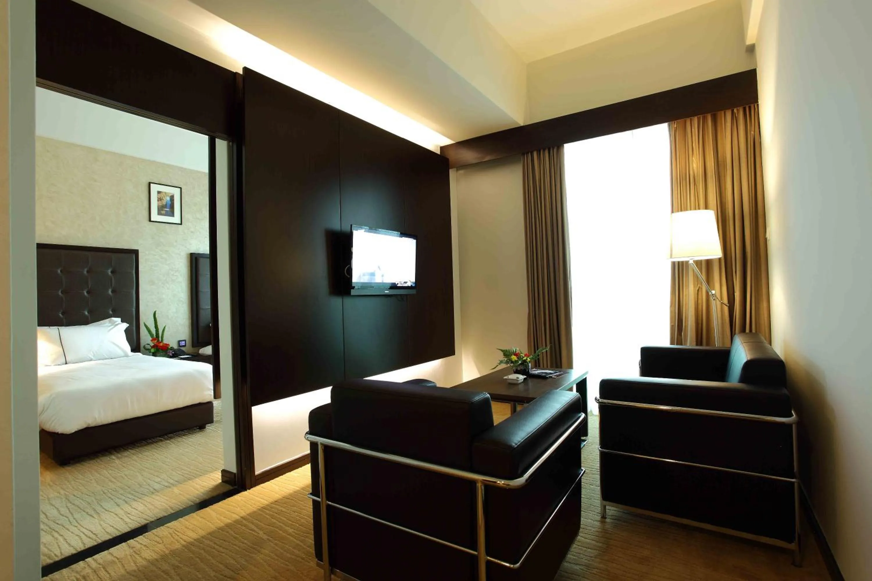 Day, Bed in Symphony Suites Hotel
