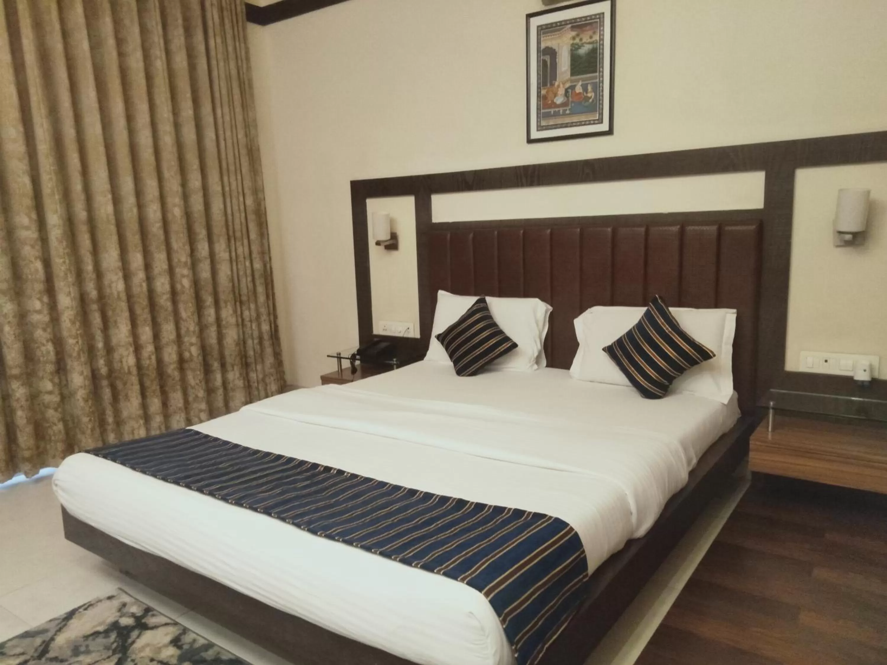 Bed in Hotel Udayanraje Palace