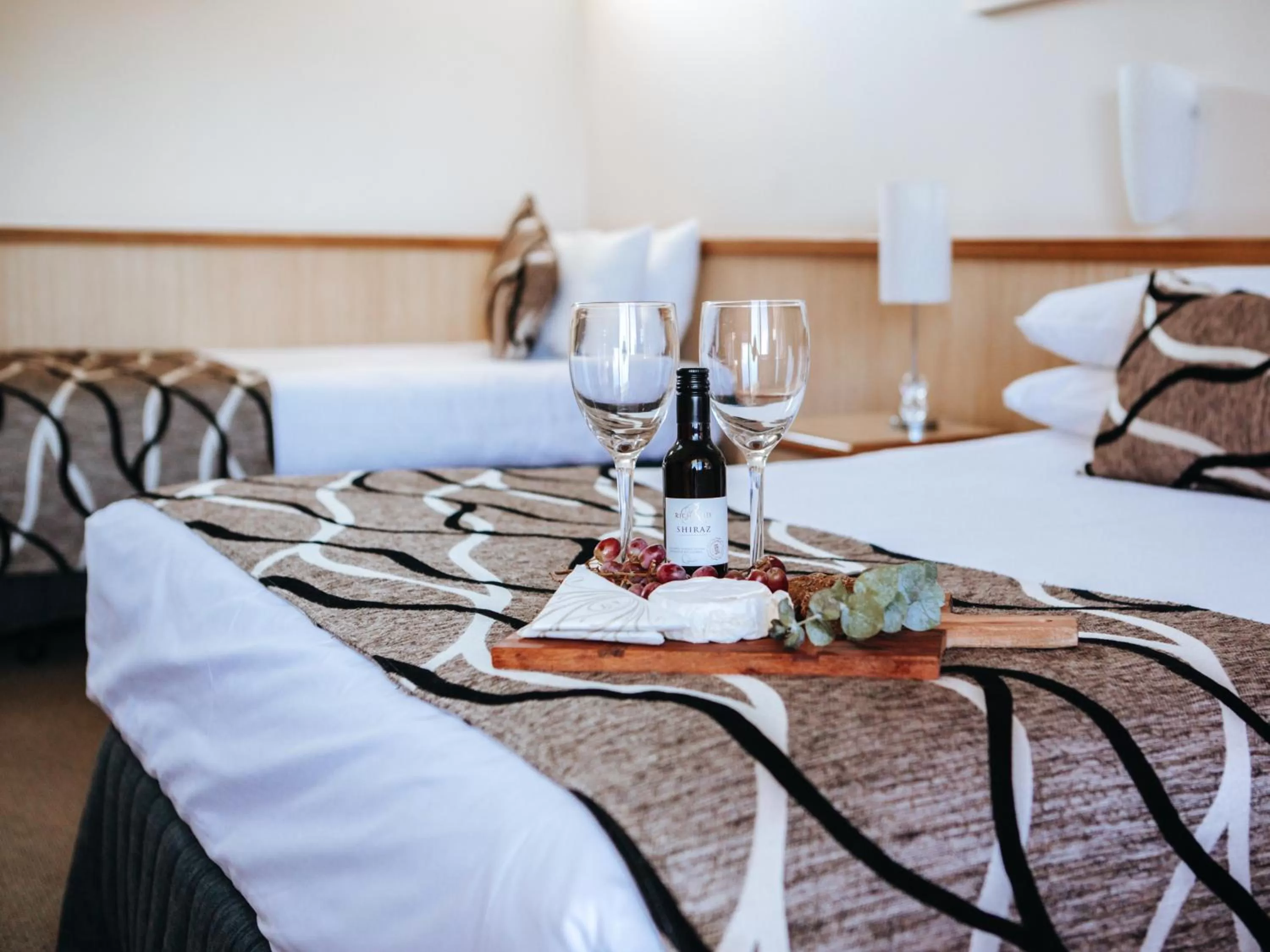 Food and drinks, Bed in Astor Inn