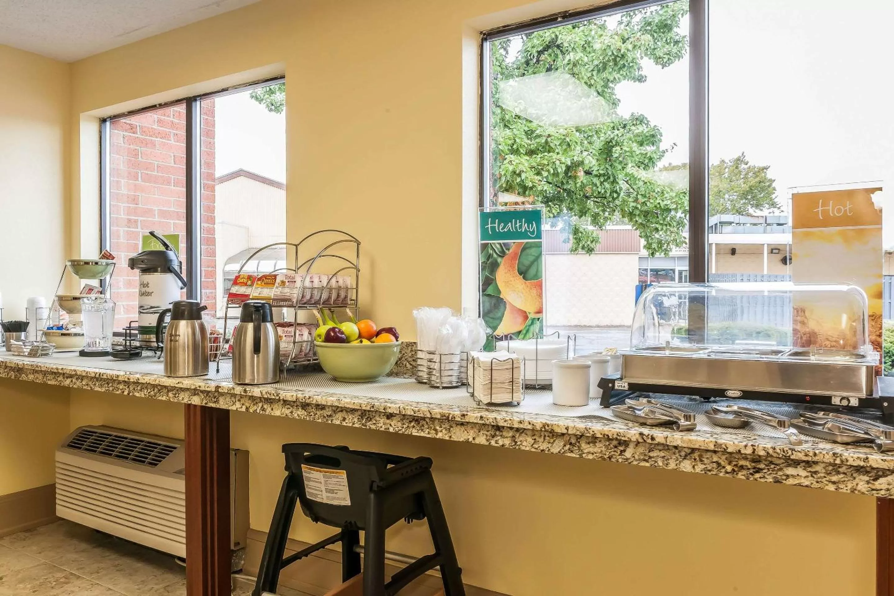 Restaurant/places to eat in Quality Inn Jackson