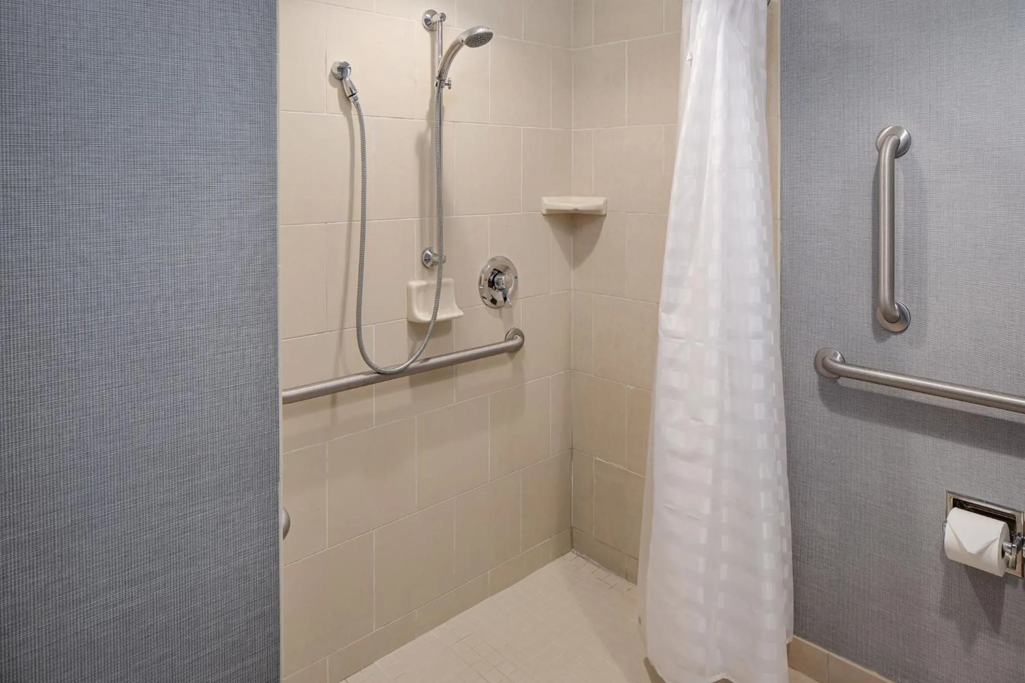 King Room with Sofa Bed and Roll-In Shower - Disability Access in Hyatt Place Pittsburgh North Shore