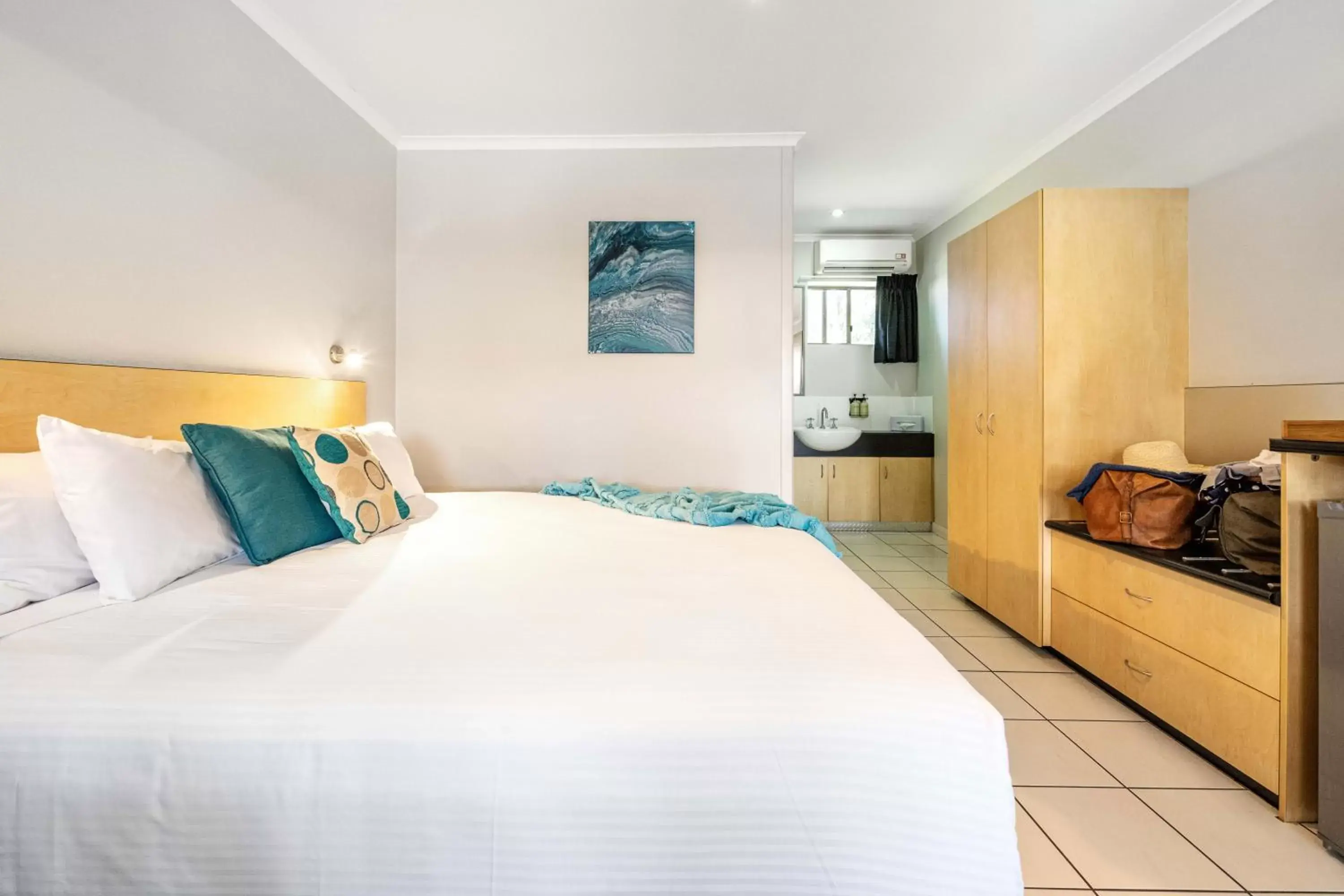 Pet Friendly Queen Room in Alara Motor Inn Pet Friendly Queen Room in Alara Motor Inn