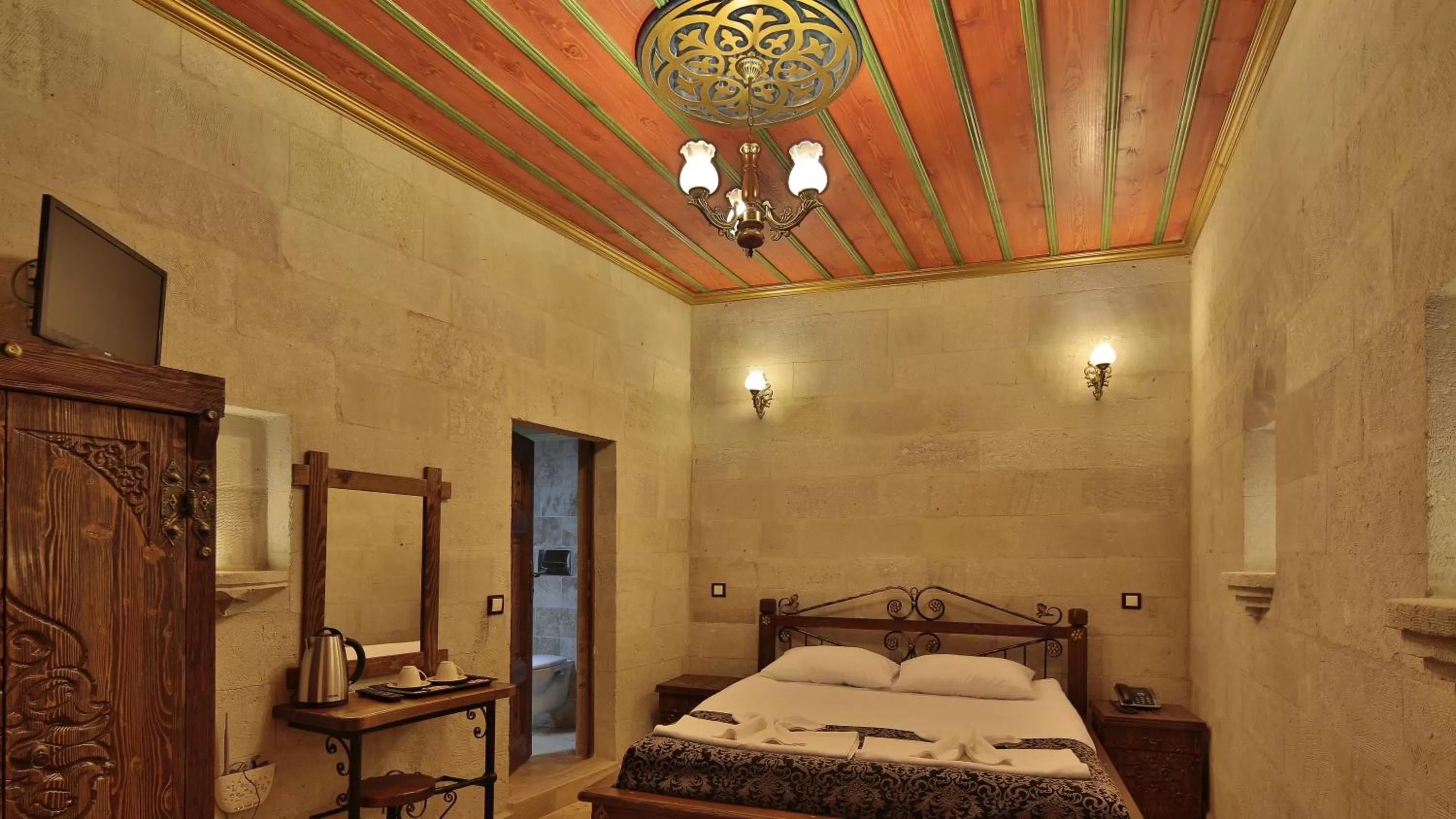 Coffee/tea facilities, Bed in Cappadocia Cave Land Hotel