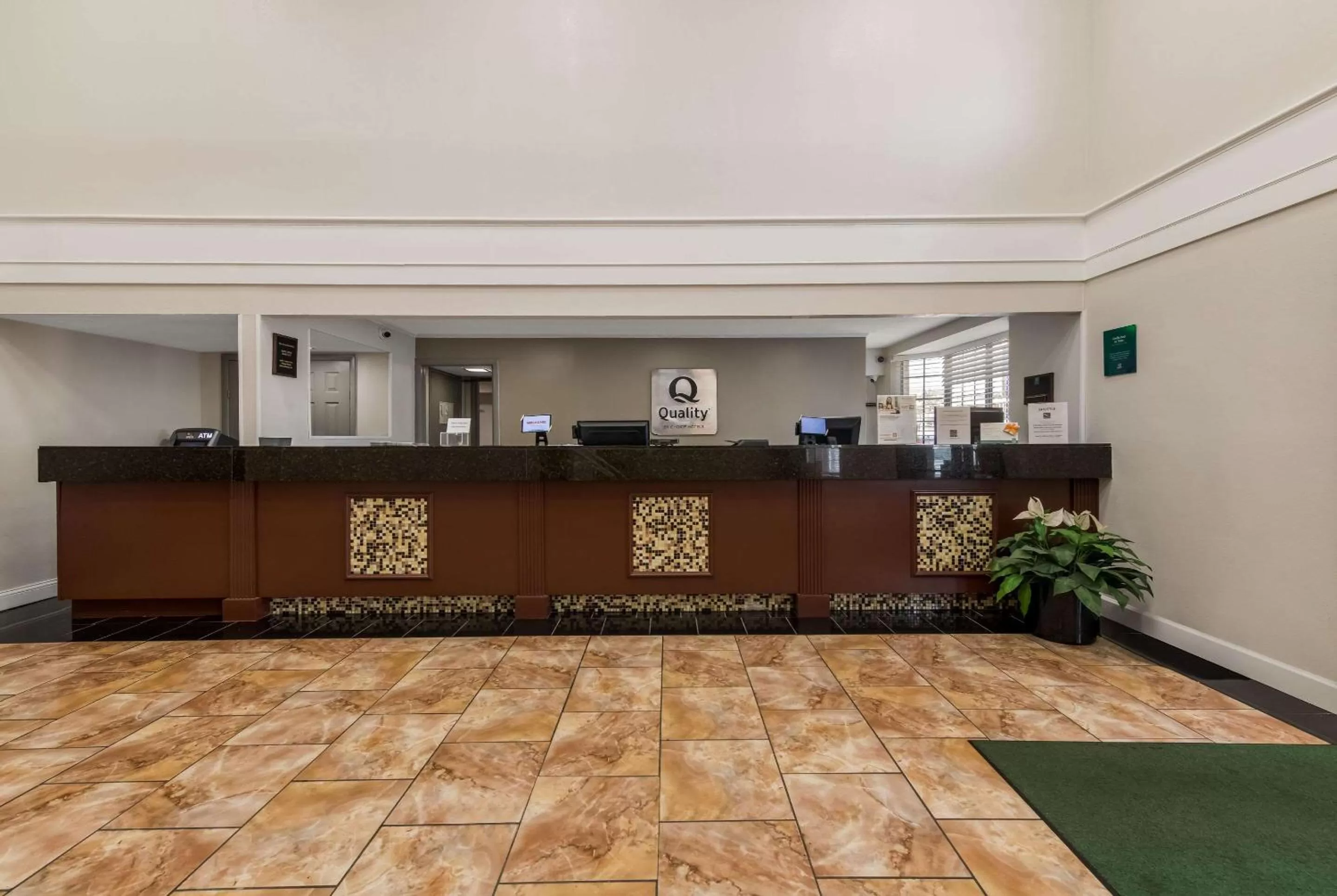 Lobby or reception in Quality Inn Airport