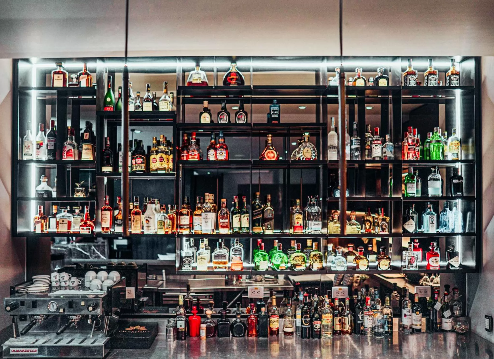 Restaurant/places to eat in Hotel 93 Luxury Suites by Preferred