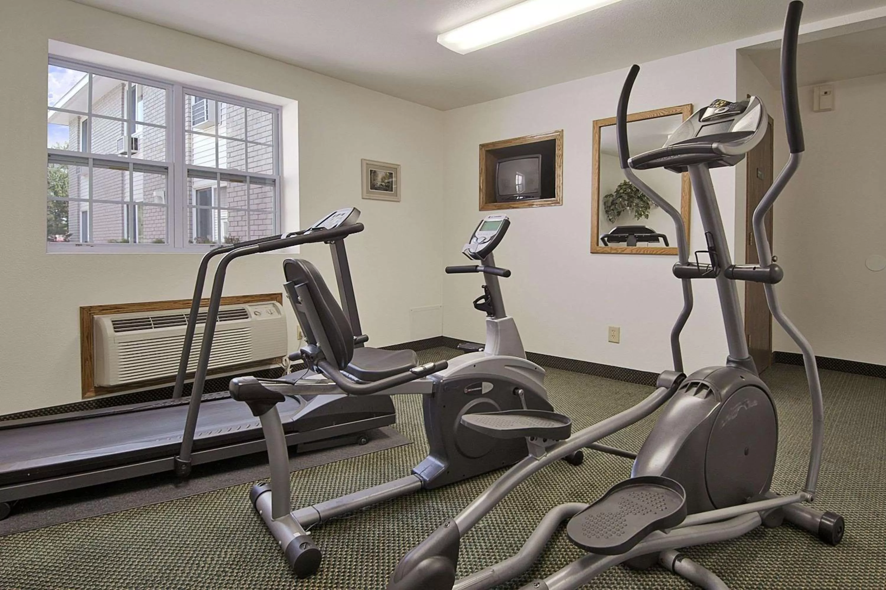 Fitness centre/facilities, Fitness Center/Facilities in Super 8 by Wyndham Iron Mountain