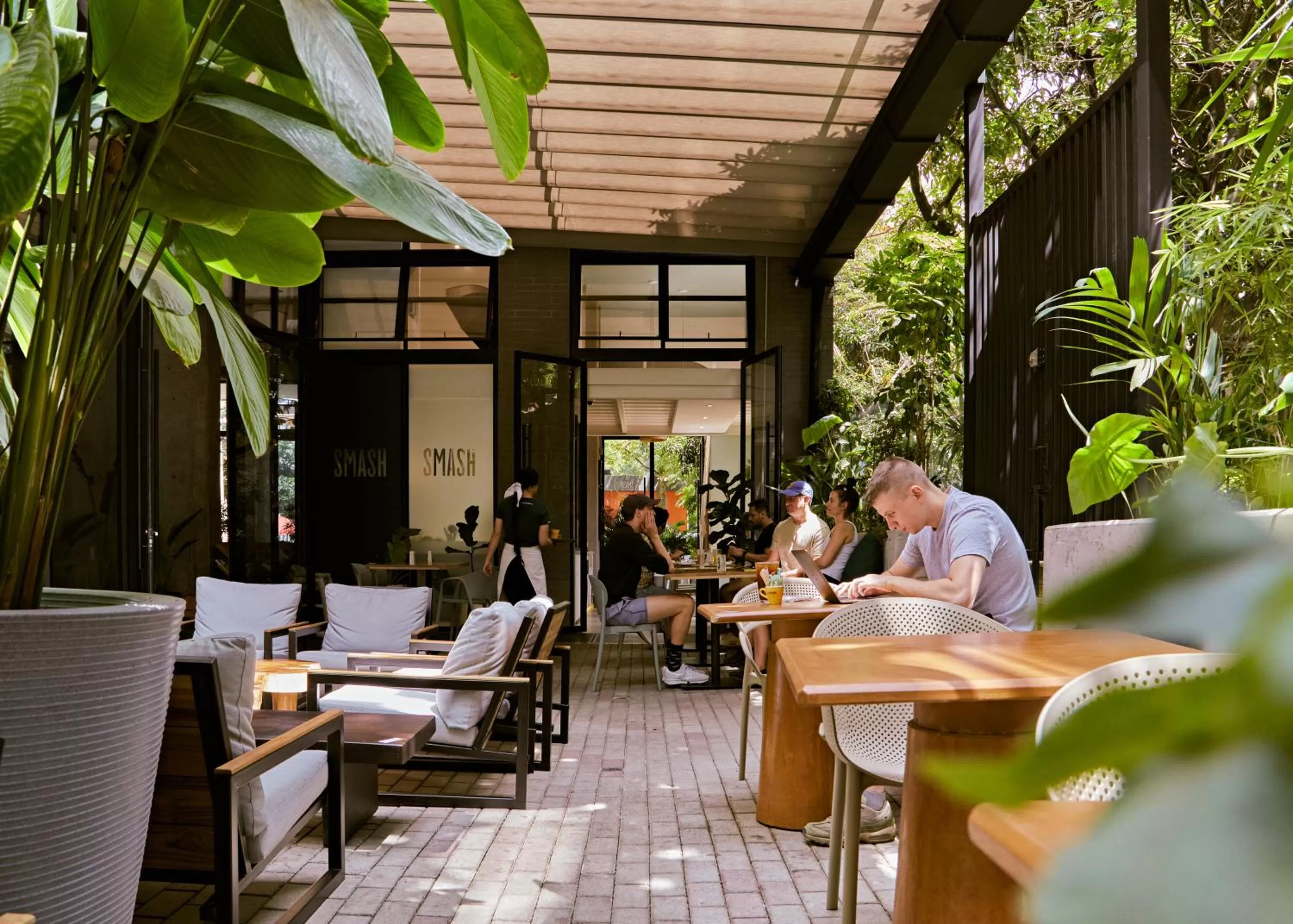 Restaurant/places to eat in Landmark Hotel