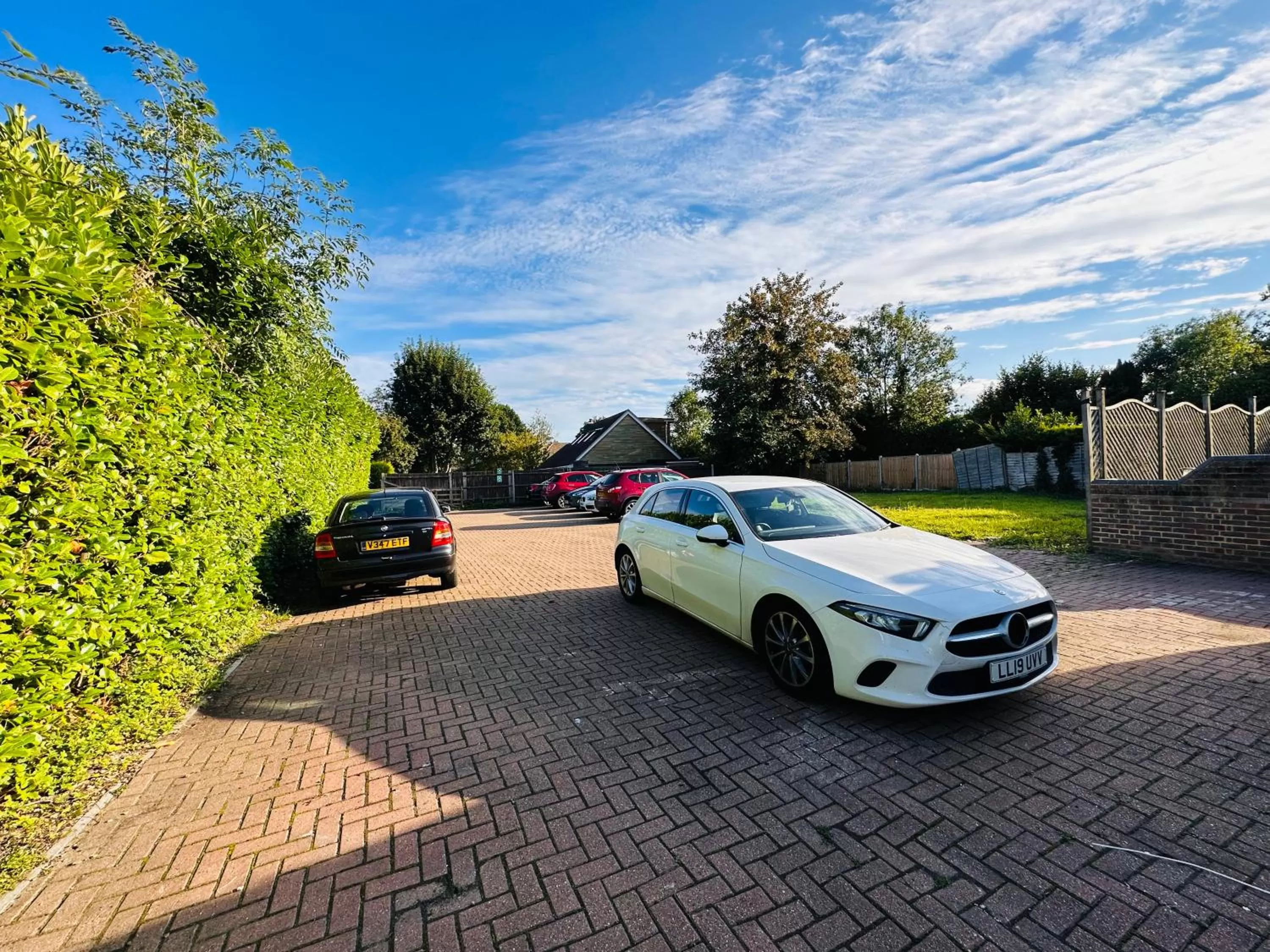 Parking in Acorn Lodge Hotel Gatwick & Parking