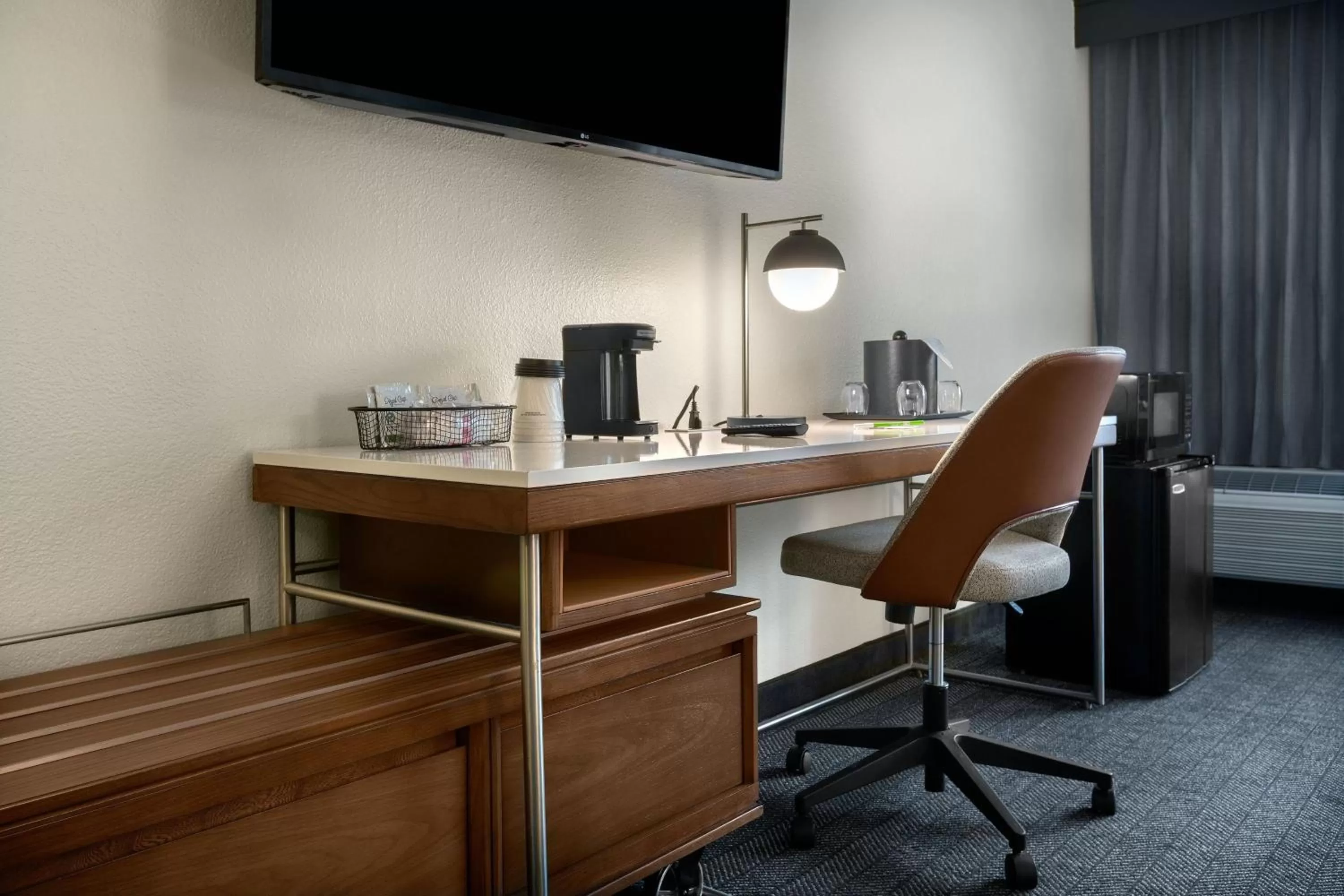 Photo of the whole room in Courtyard Winston-Salem Hanes Mall