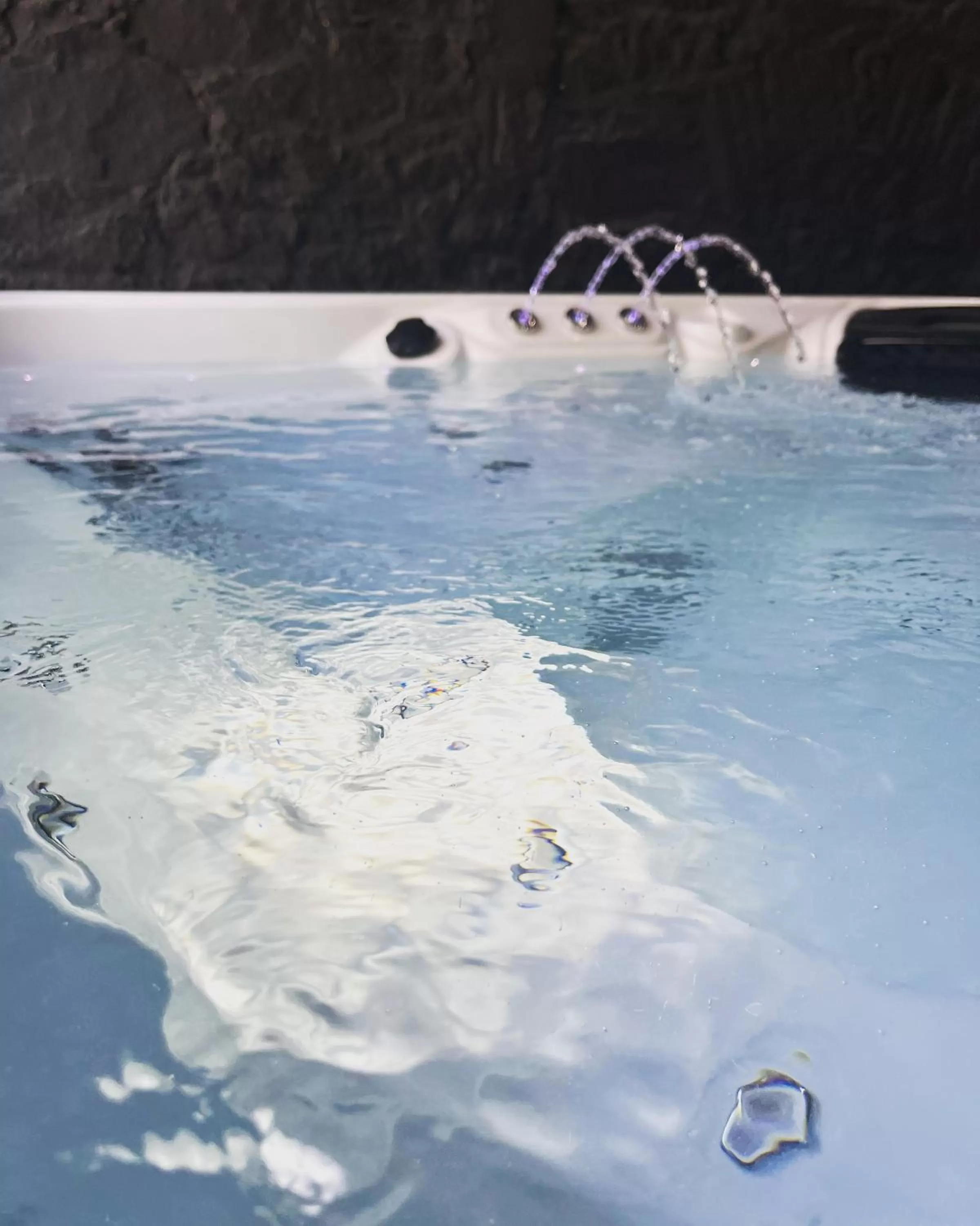 Hot Tub in la_grande_guerais