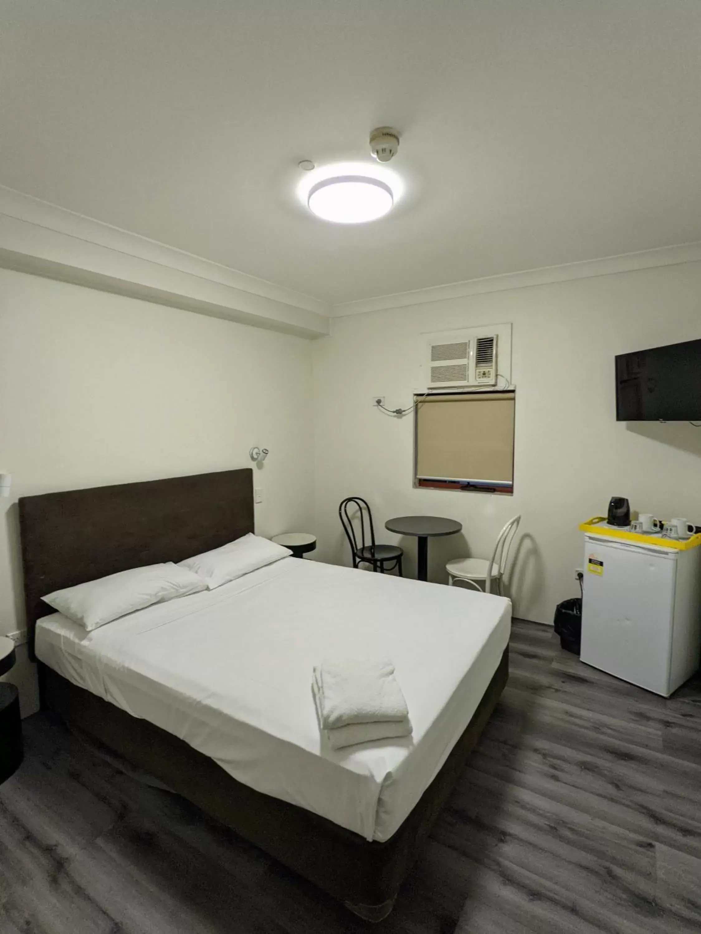 Pet Friendly Room in Arena Hotel (formerly Sleep Express Motel) Pet Friendly Room in Arena Hotel (formerly Sleep Express Motel)