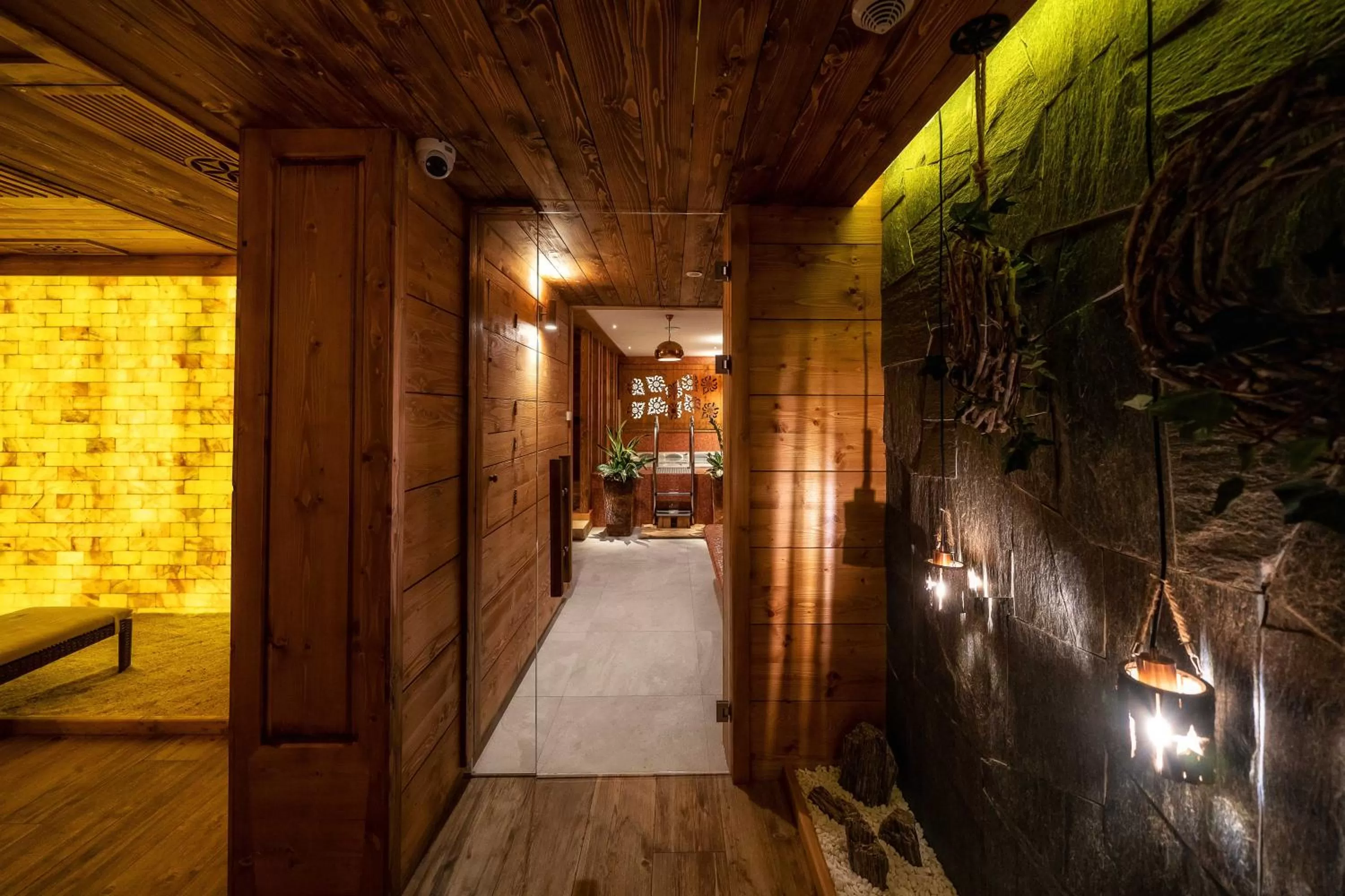 Hot Tub in Gold Hotel