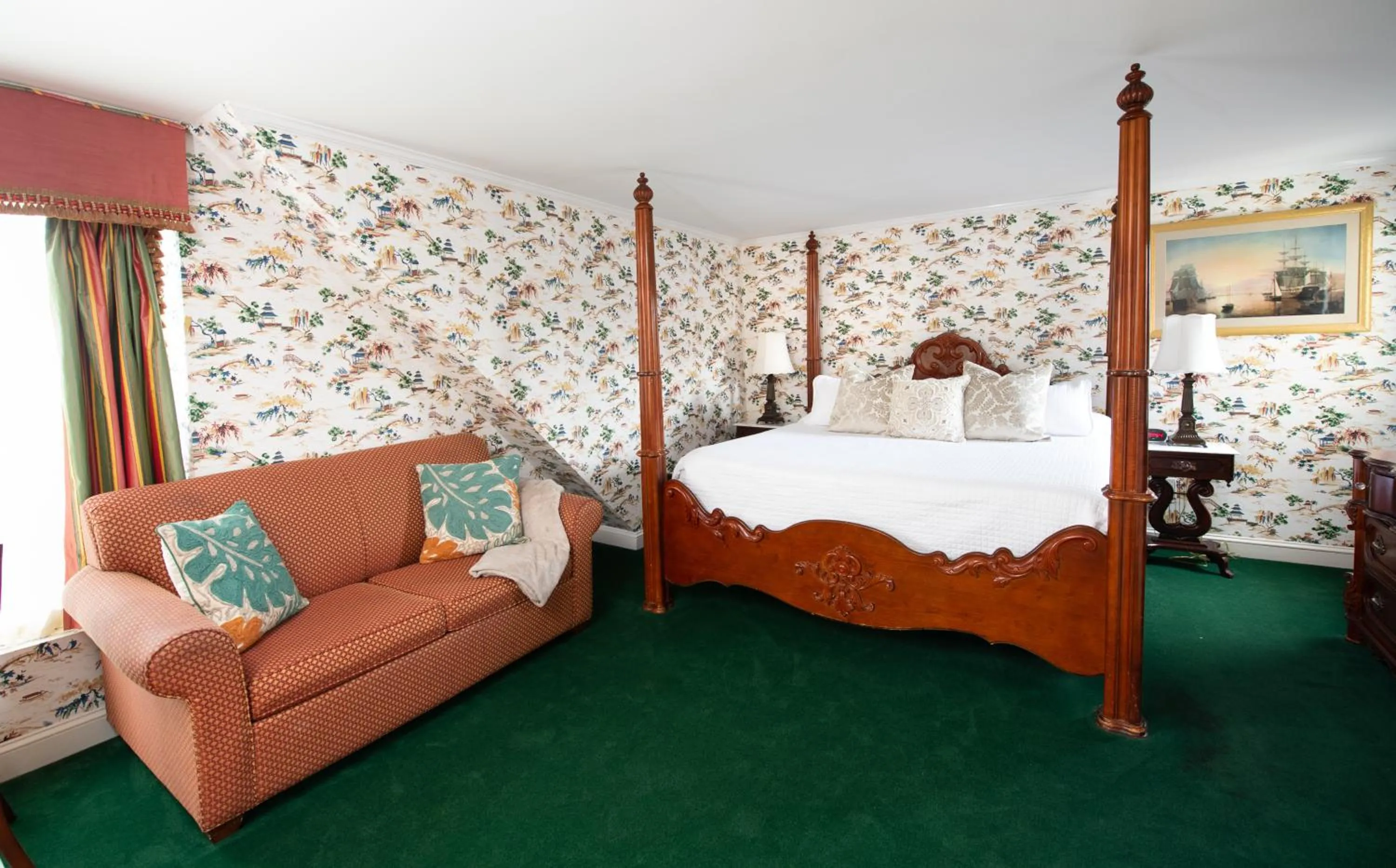 Bed in America's Cup Inn Newport