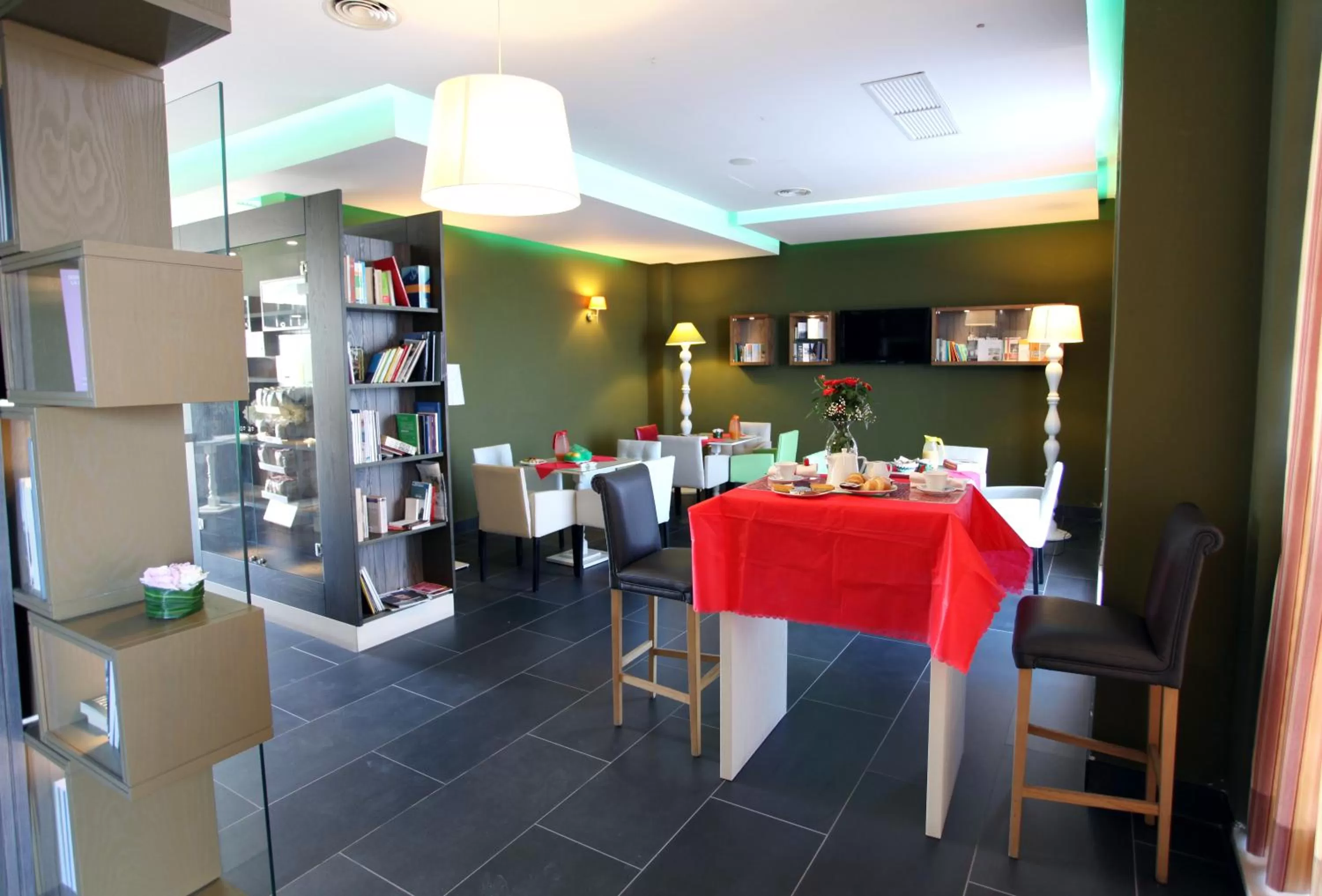 Library in Hotel Briganti