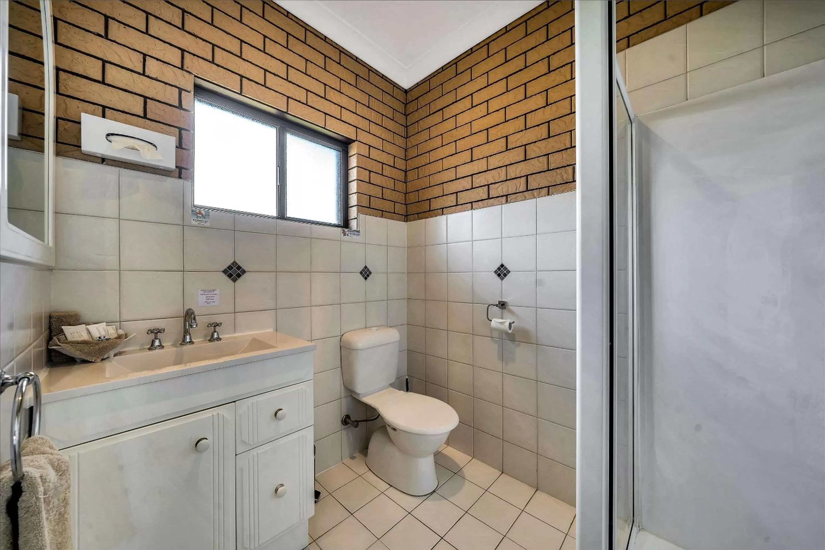 Bedroom in Comfort Inn Warwick