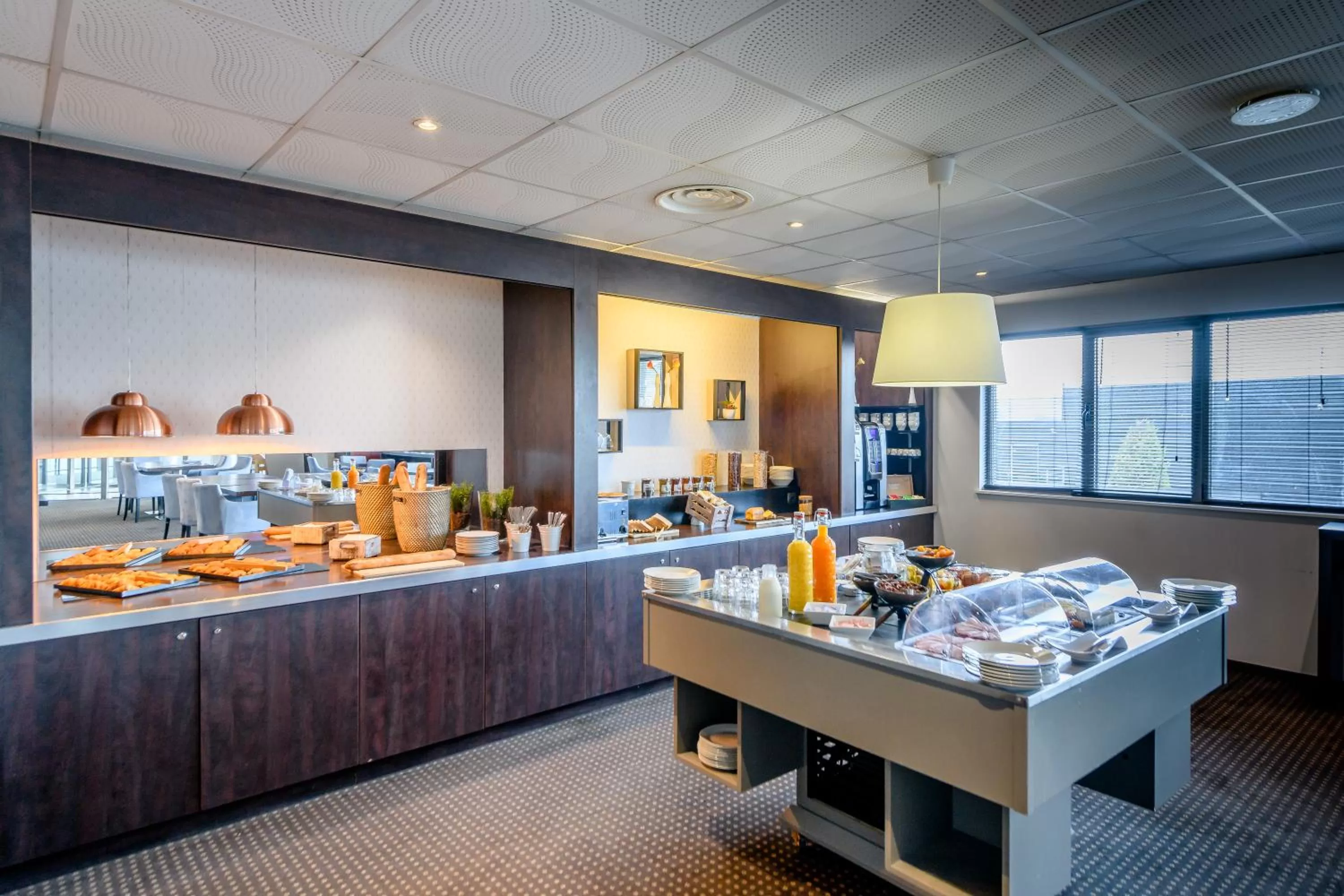 Buffet breakfast in Comfort Aparthotel Bordeaux Begles Arena