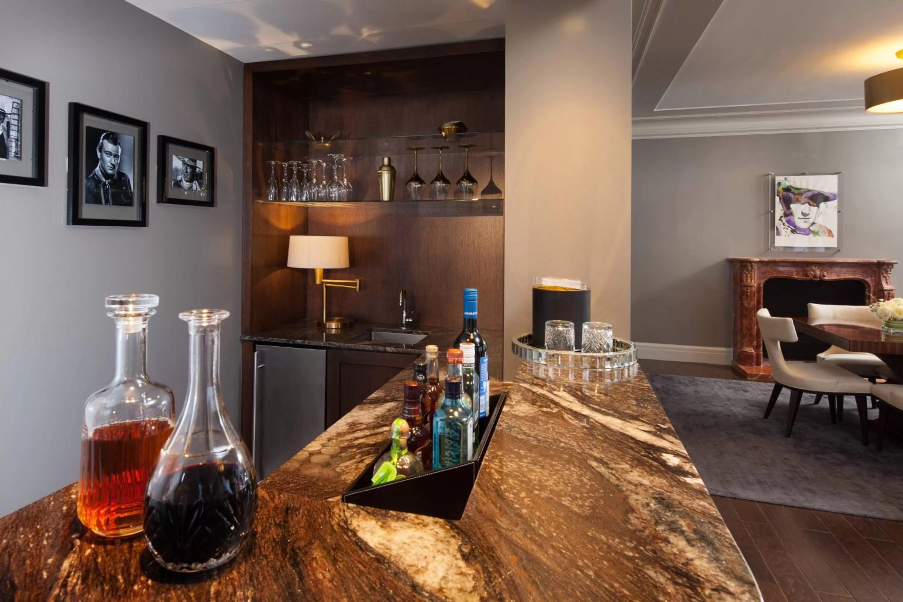 Lounge or bar in The St. Anthony, a Luxury Collection Hotel, San Antonio