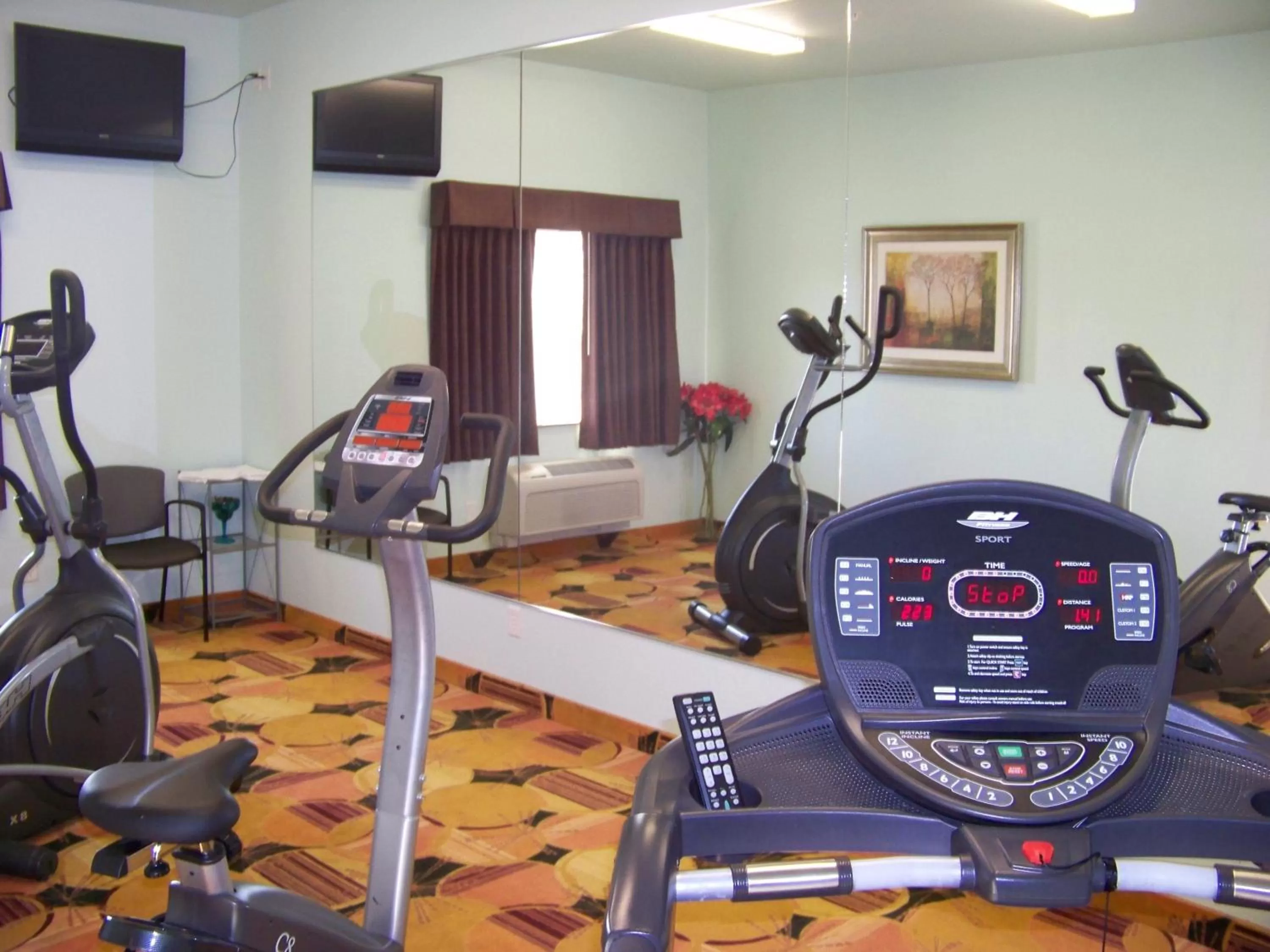 Fitness centre/facilities in Days Inn & Suites by Wyndham Columbus NE