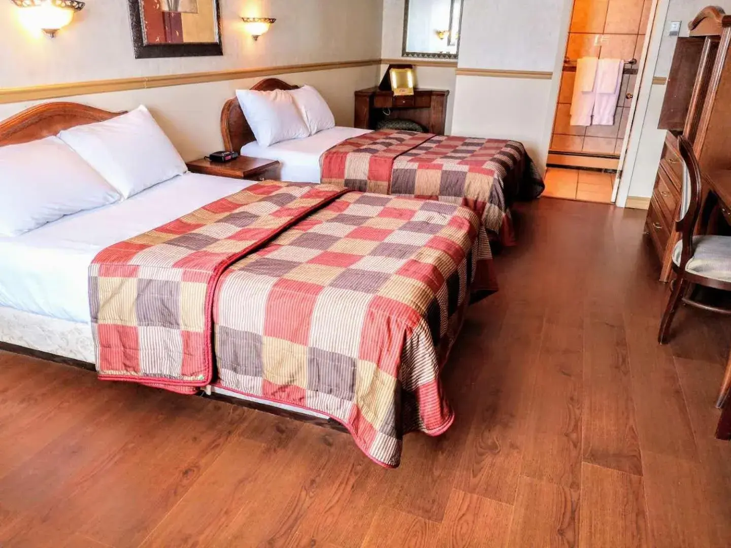 Double Room with Two Double Beds in Hotel Motel La Marquise Double Room with Two Double Beds in Hotel Motel La Marquise