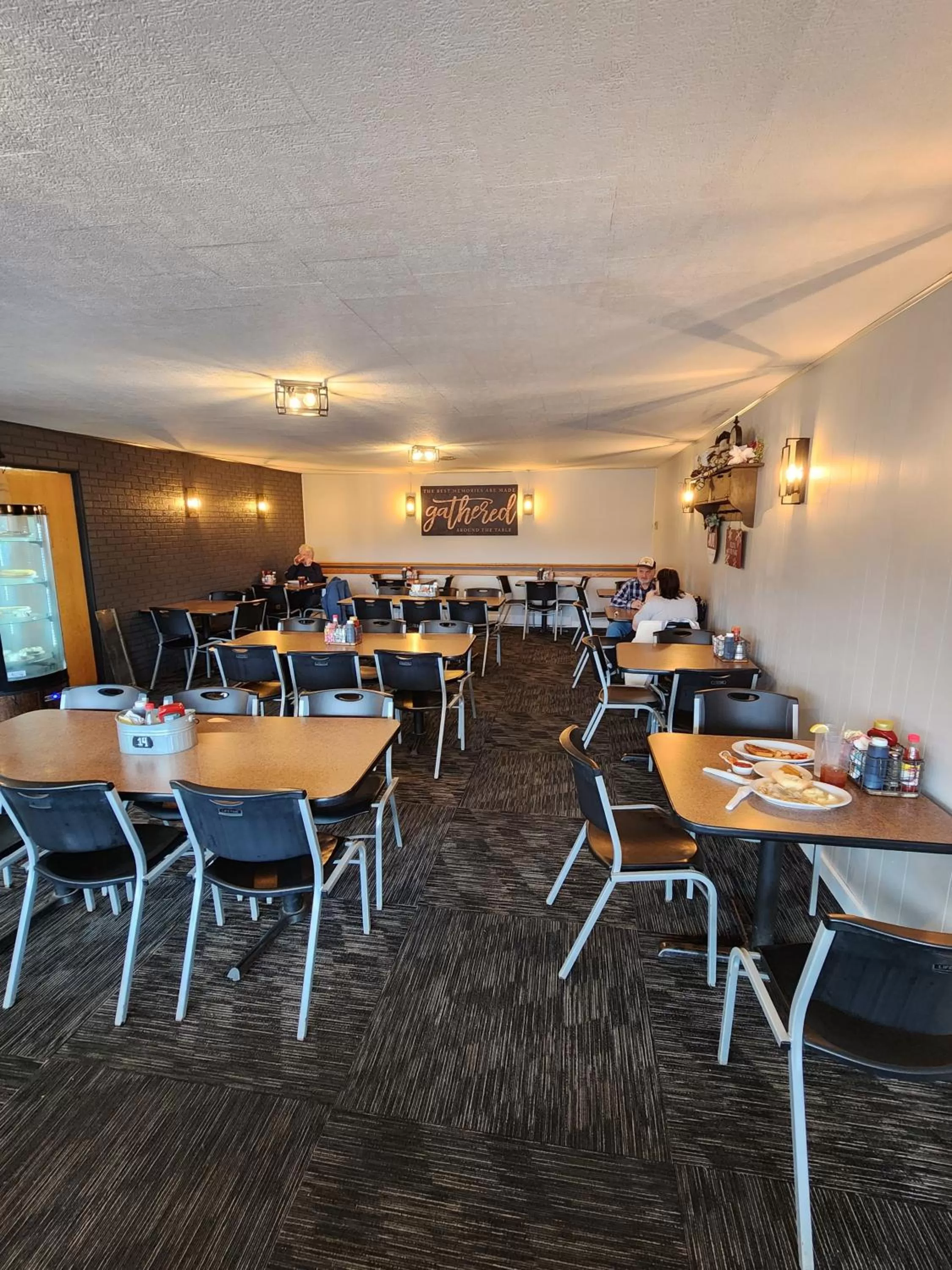 Restaurant/places to eat in Oak Mar Motel