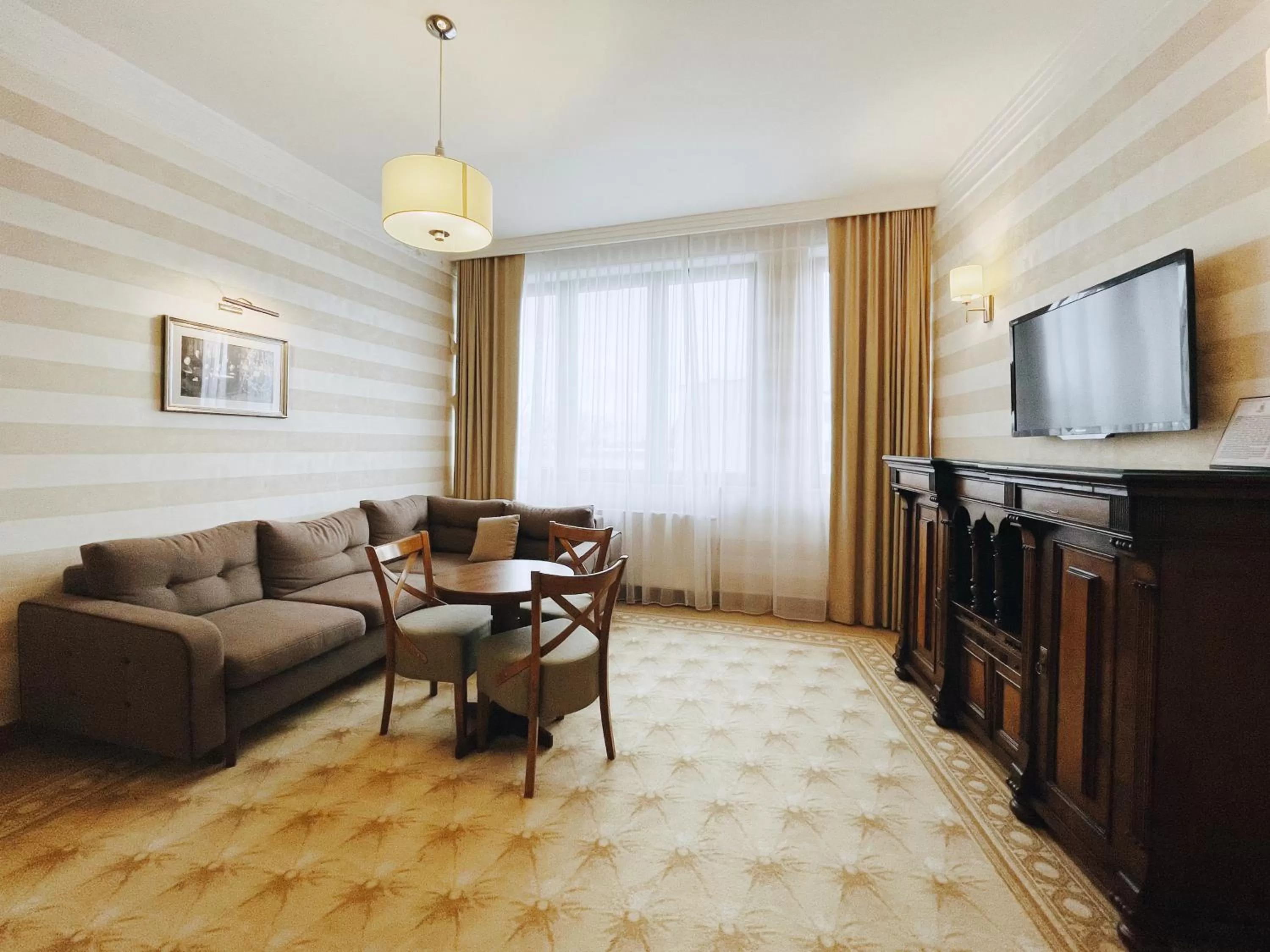 TV and multimedia in Hotel Esperanto