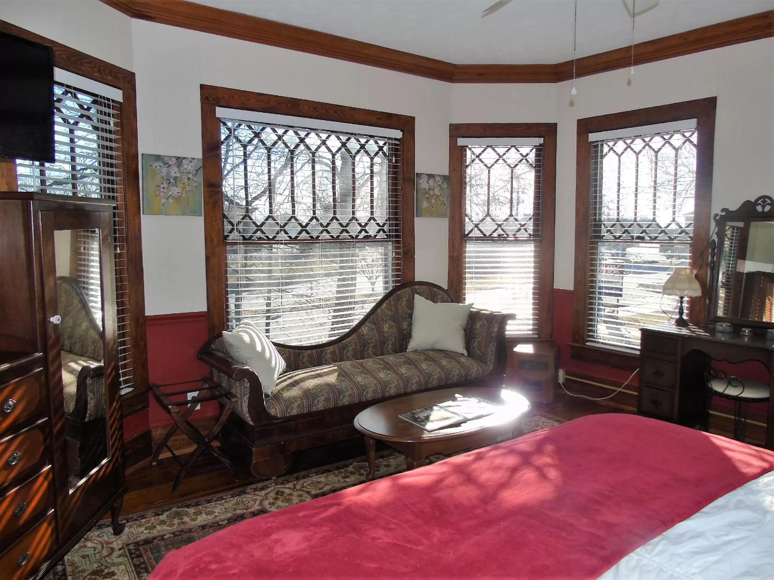 Bedroom, Bed in The Charleston Inn Hendersonville NC