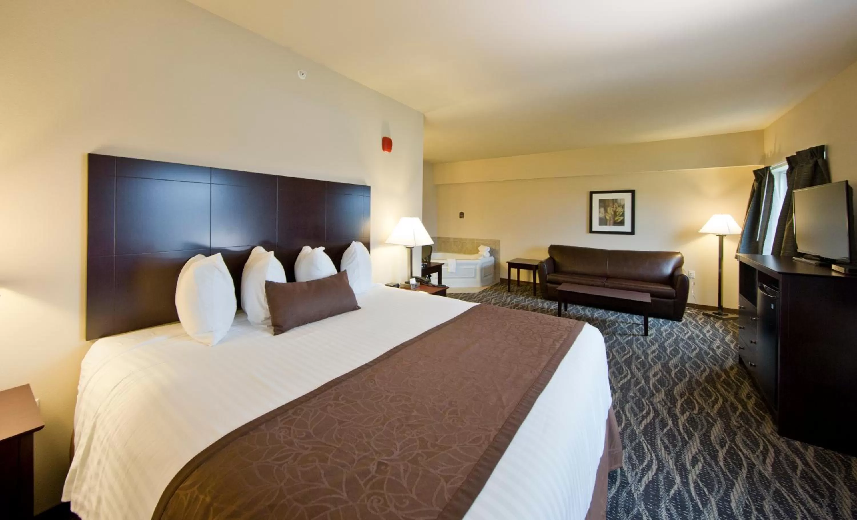 Bed in Cobblestone Inn & Suites - Boone