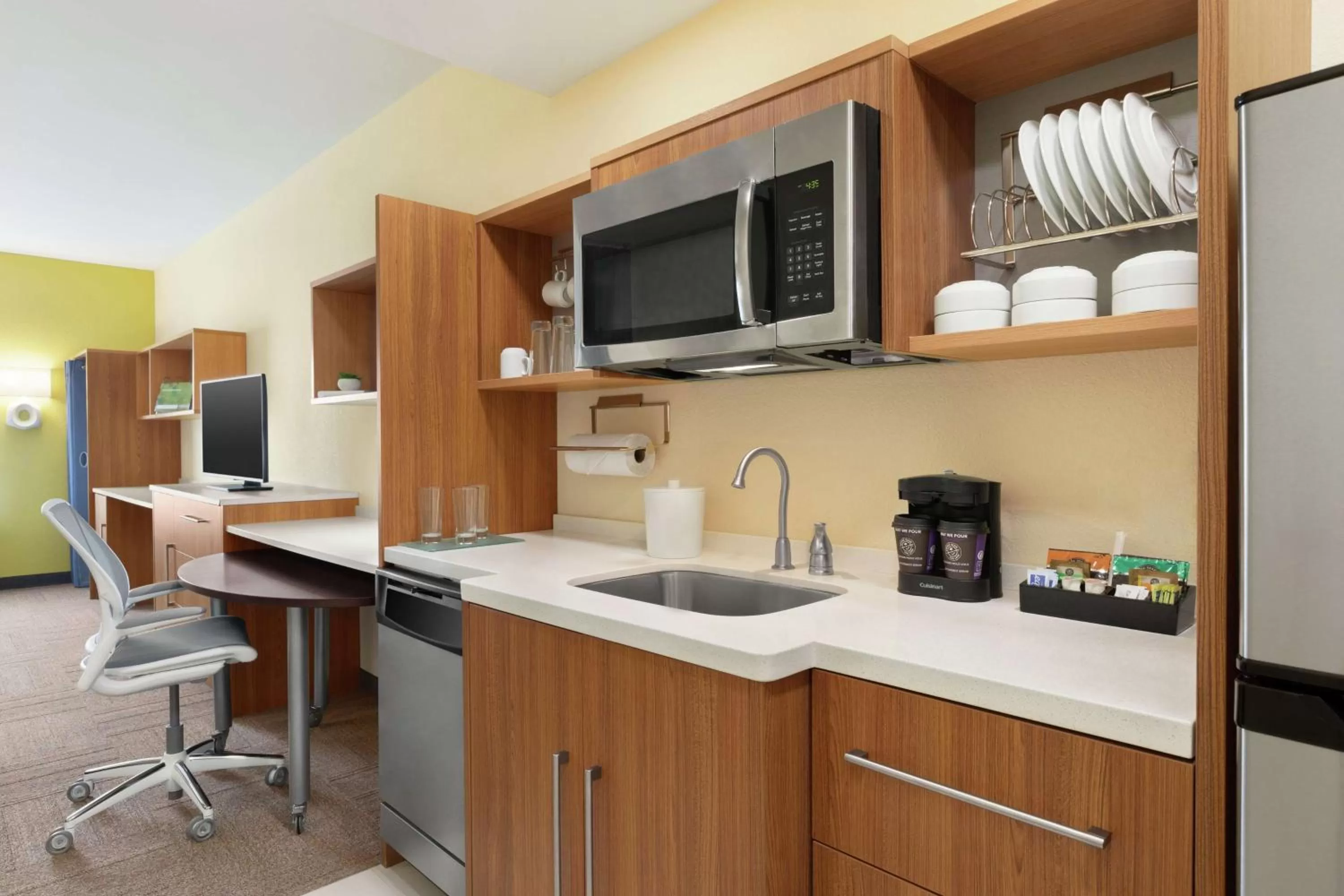Kitchen or kitchenette in Home2 Suites By Hilton Savannah Airport