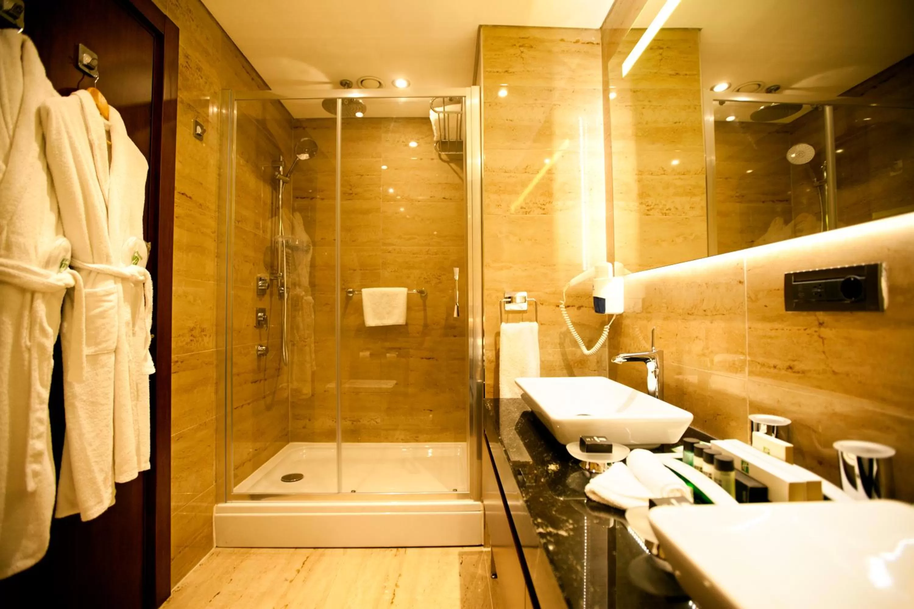 Bathroom in Nova Plaza Prime Hotel