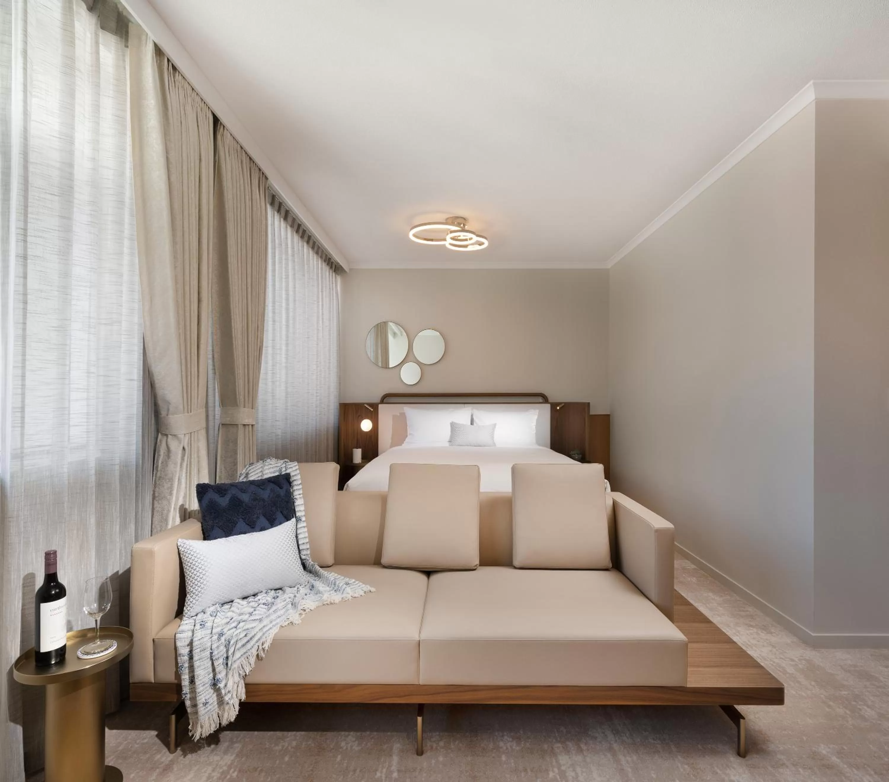 Living room, Bed in Mantra Terrace Brisbane