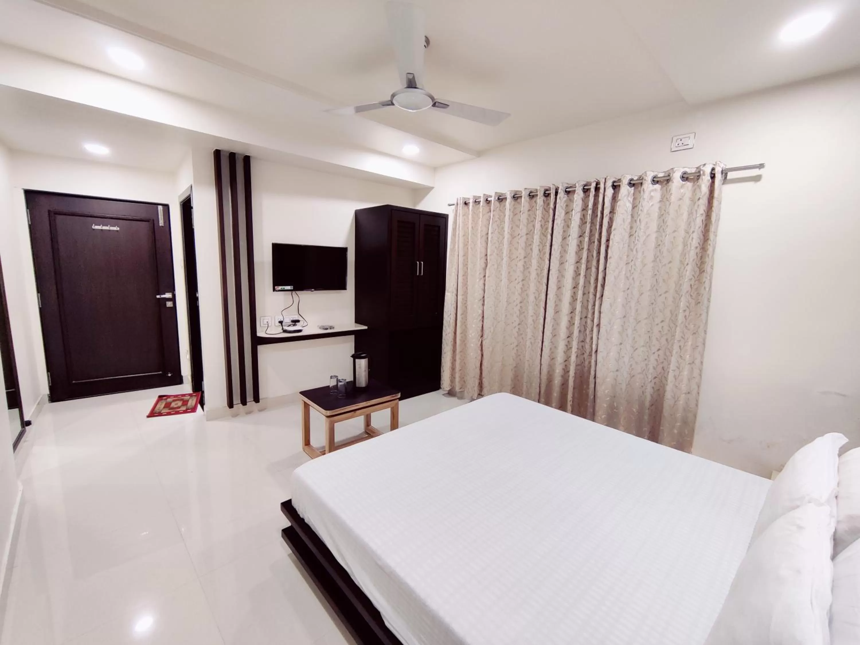 Bed in Abu Inn, Mount Abu - The Luxury Boutique Stay