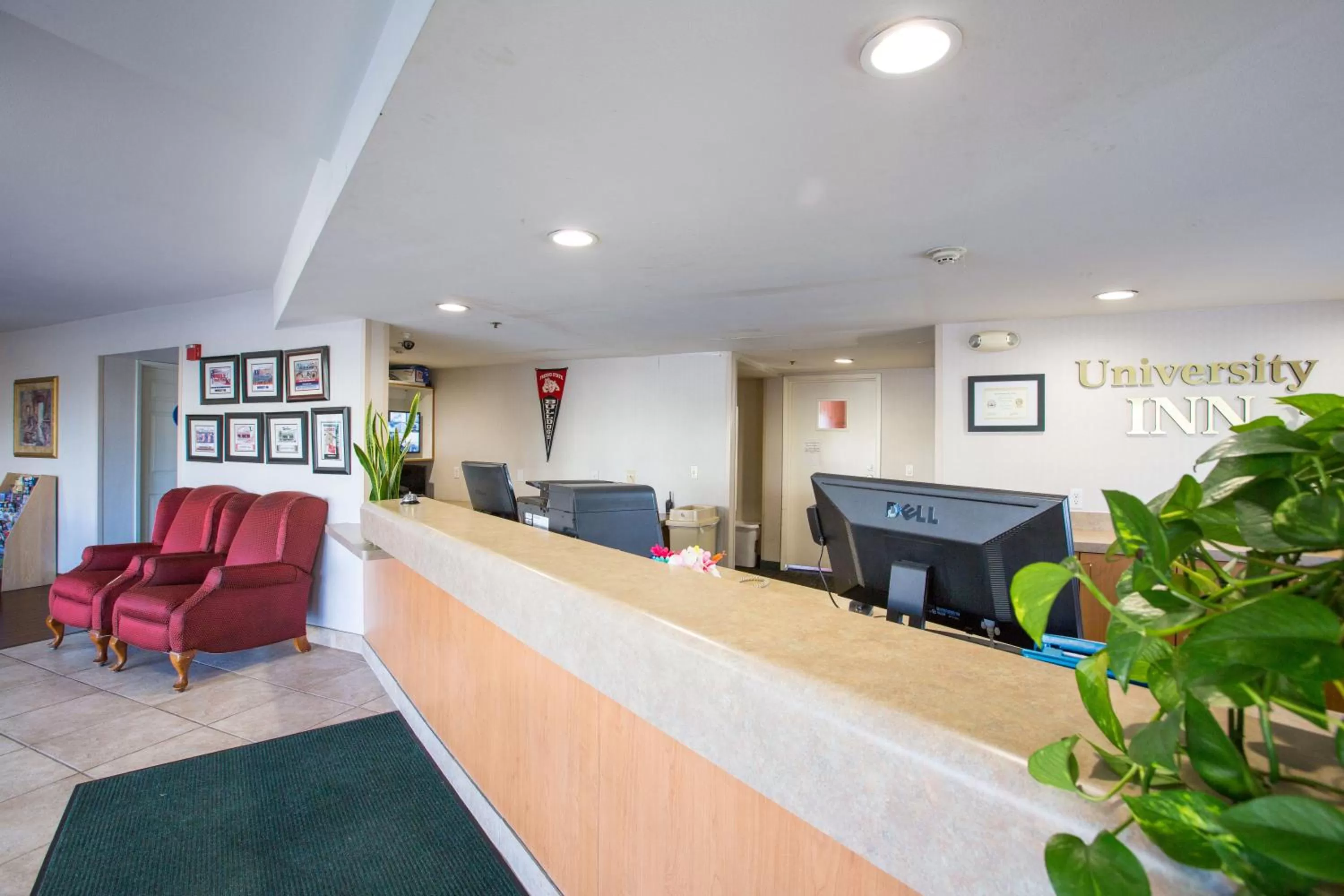 Lobby or reception in University Inn Fresno
