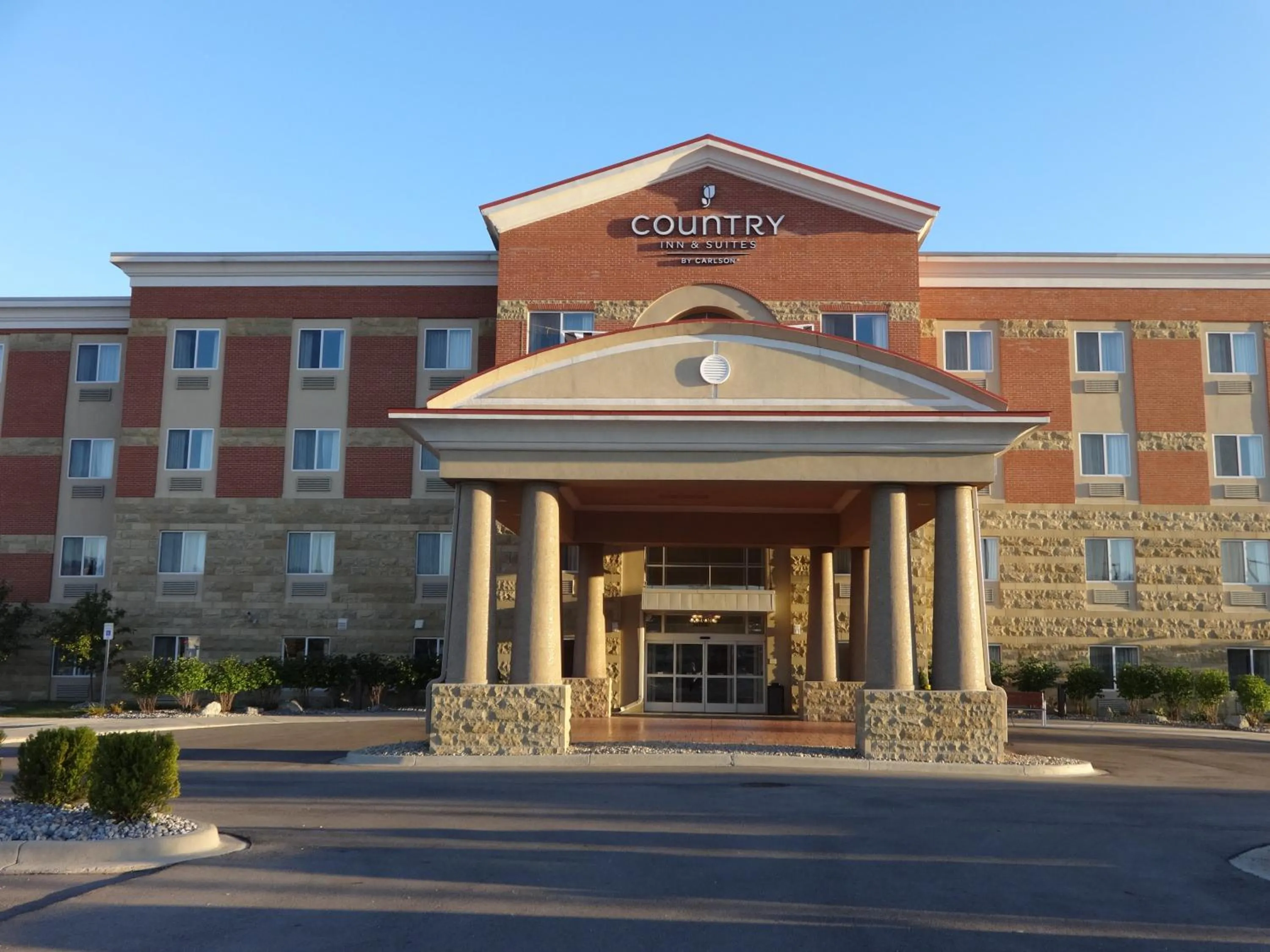 Facade/entrance in Country Inn & Suites by Radisson, Dearborn, MI