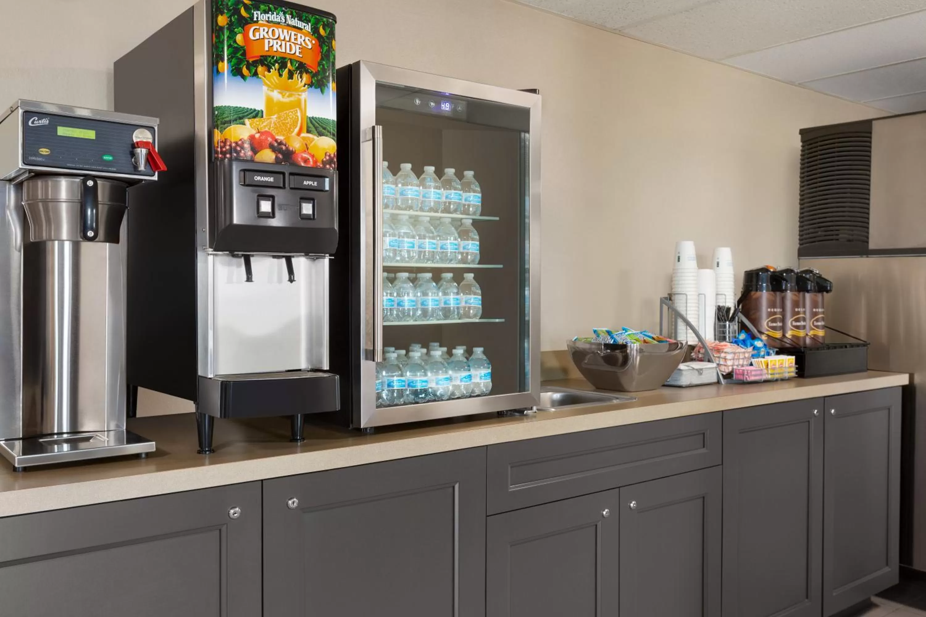 Breakfast in Super 8 by Wyndham Hannibal