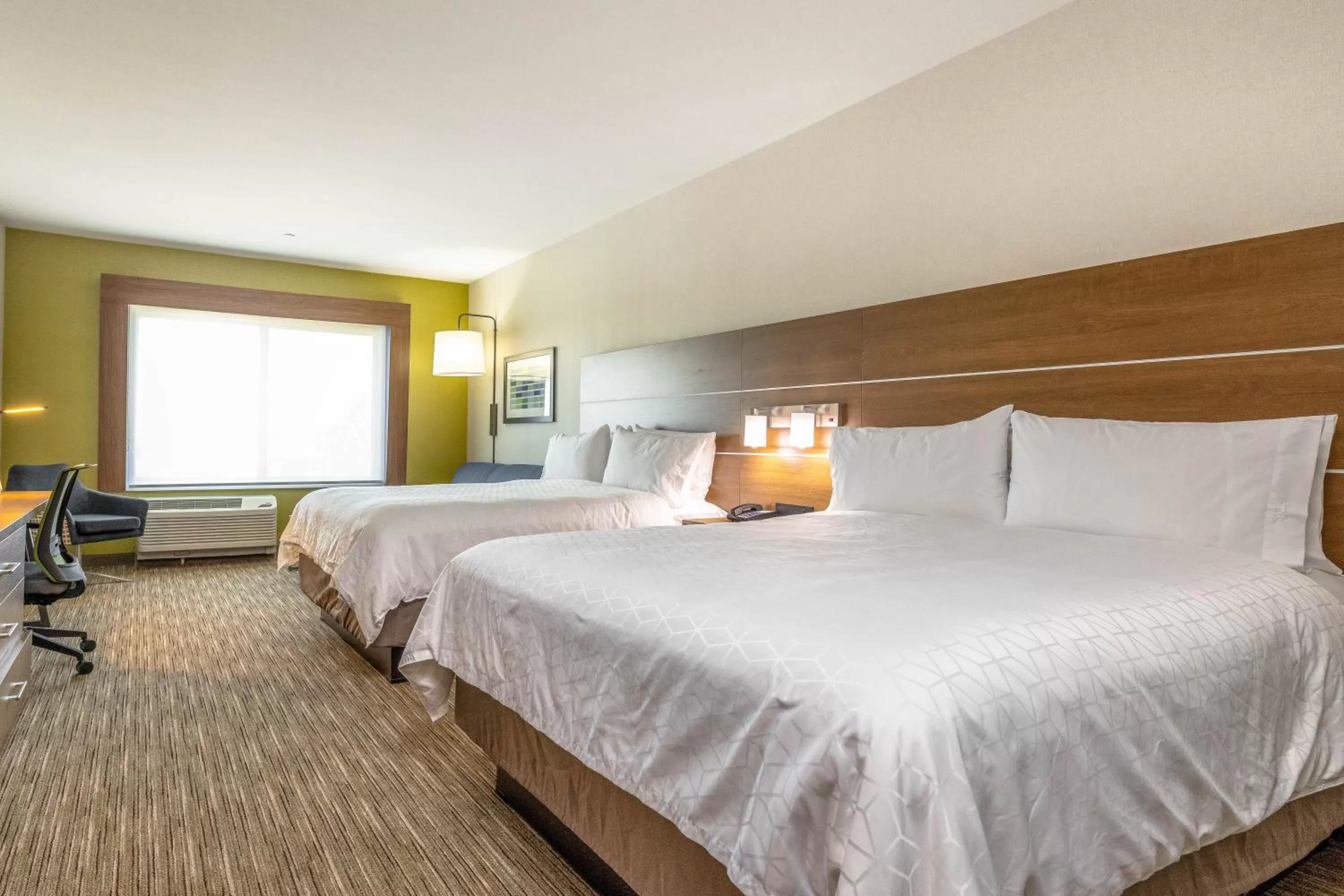 Bedroom, Bed in Holiday Inn Express & Suites - San Jose Silicon Valley by IHG