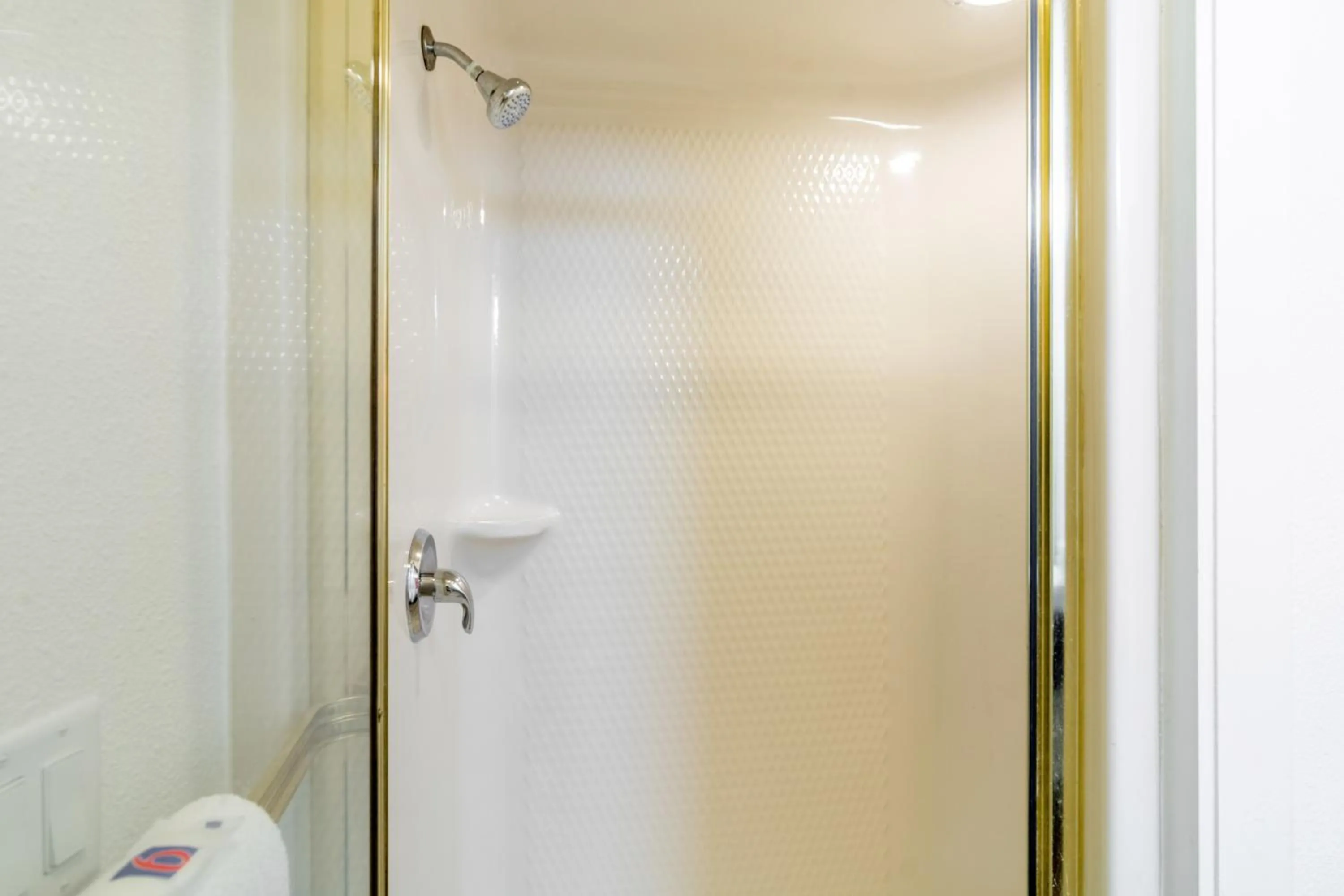 Bathroom in Motel 6-Harvey, IL