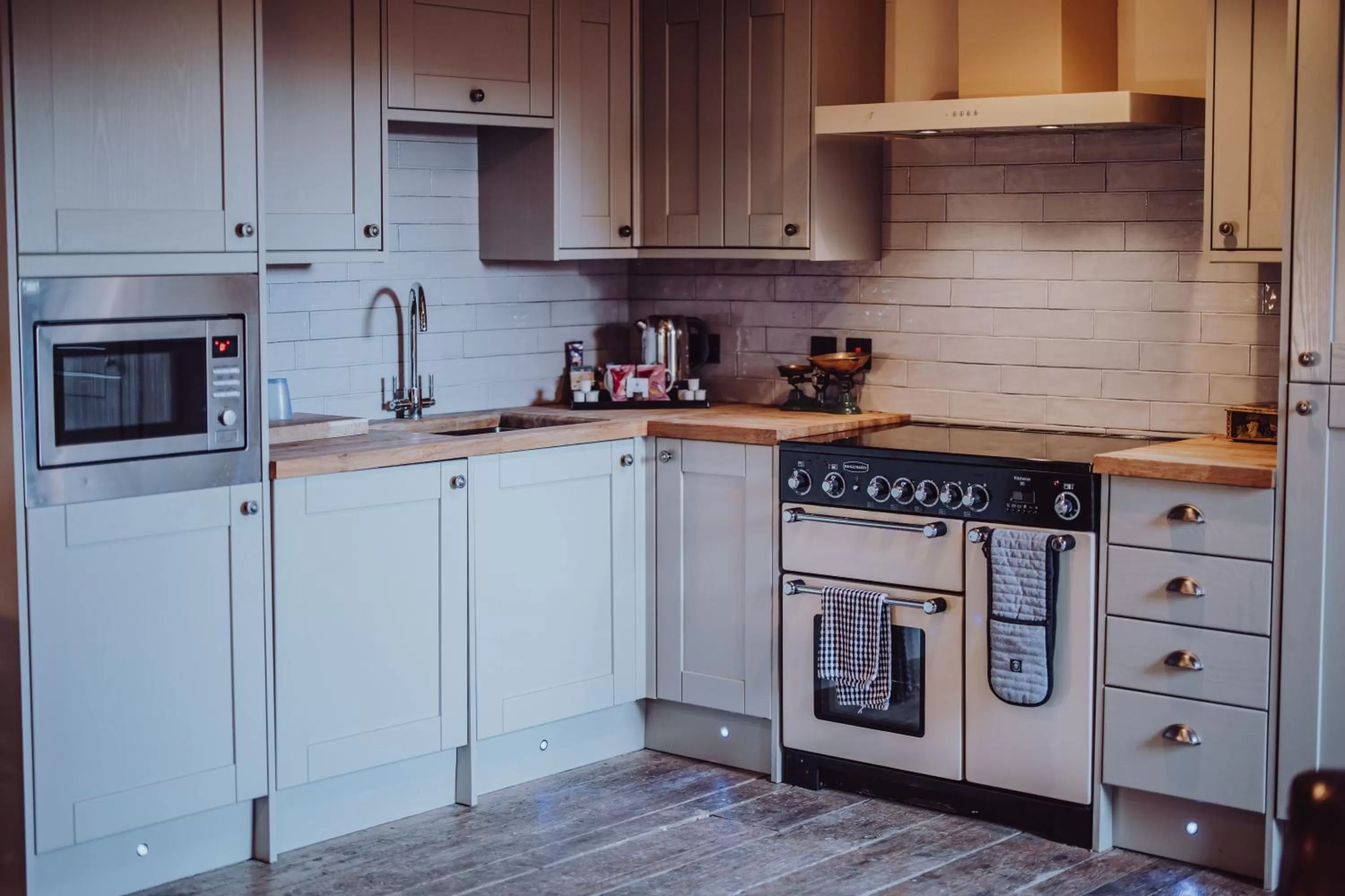 Kitchen or kitchenette in South Causey Inn