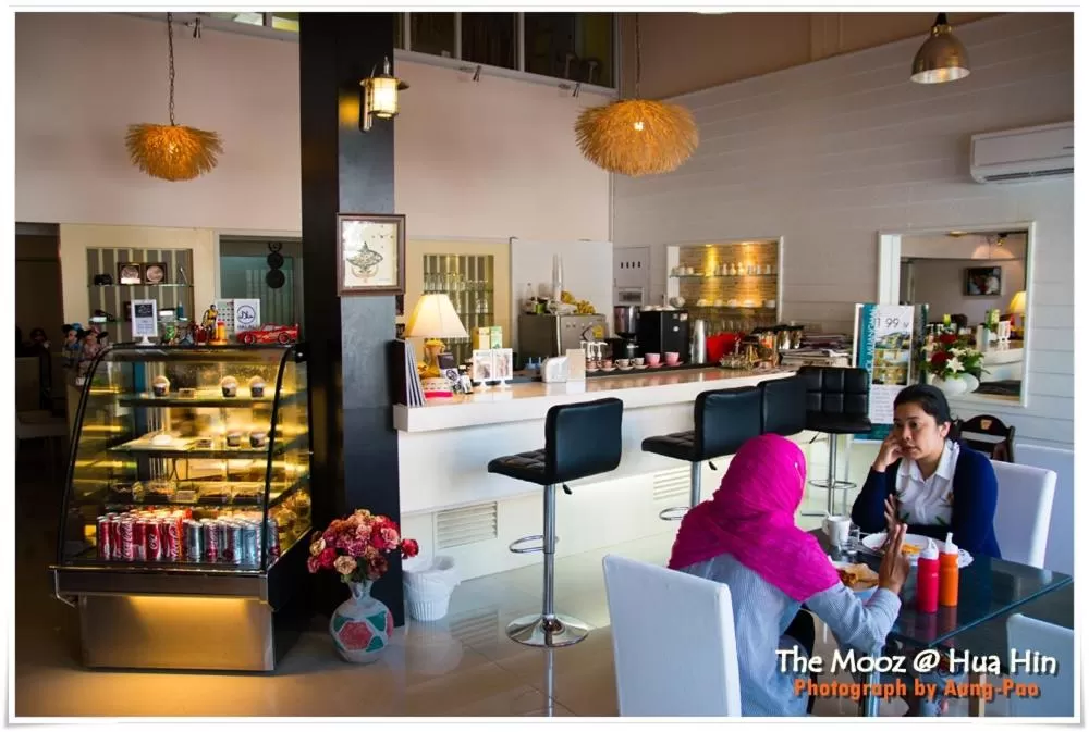 Restaurant/places to eat in Mooz Huahin Bed & Breakfast